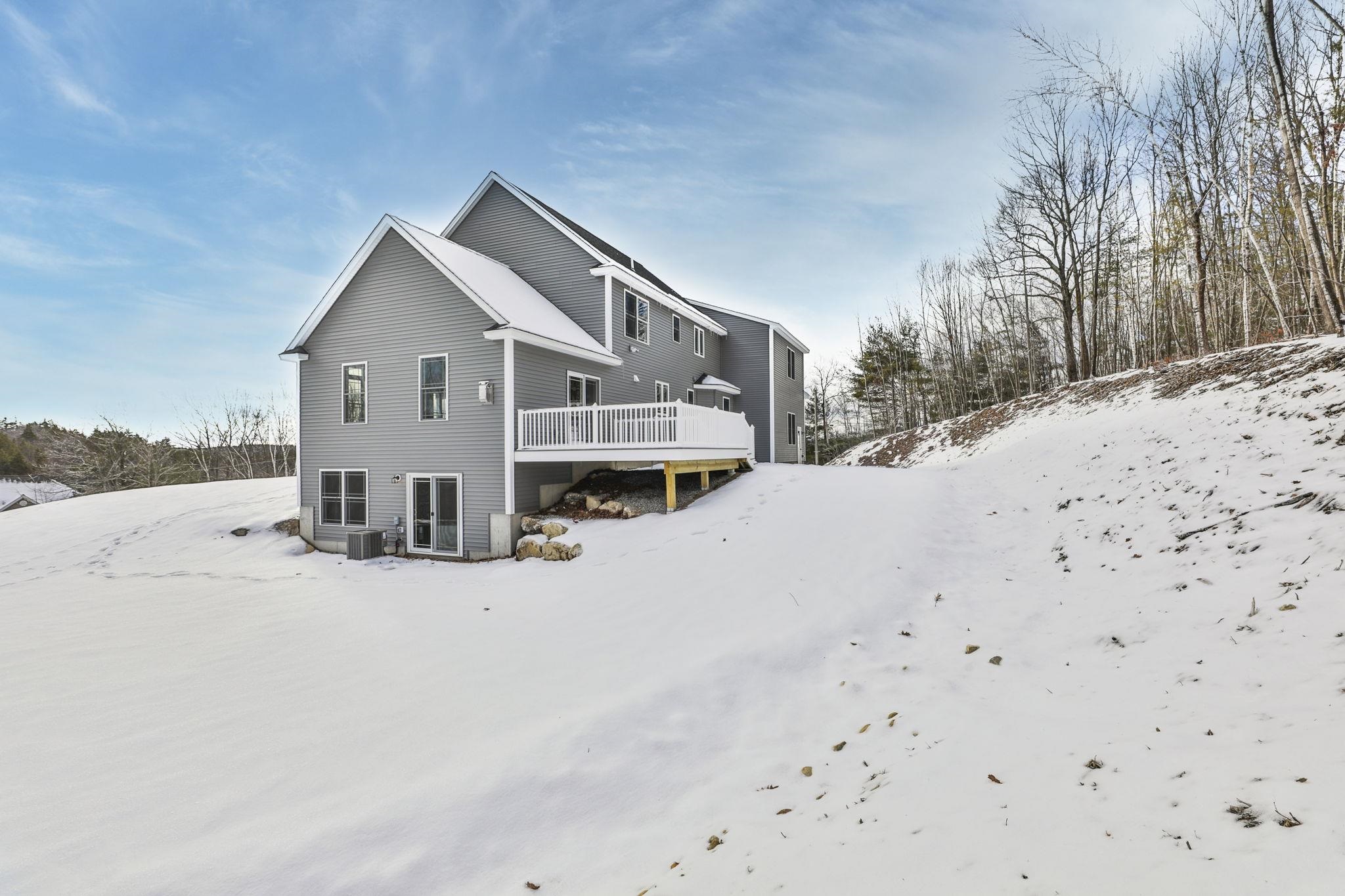 42 Ridgeview Ln, New Boston, NH 03070