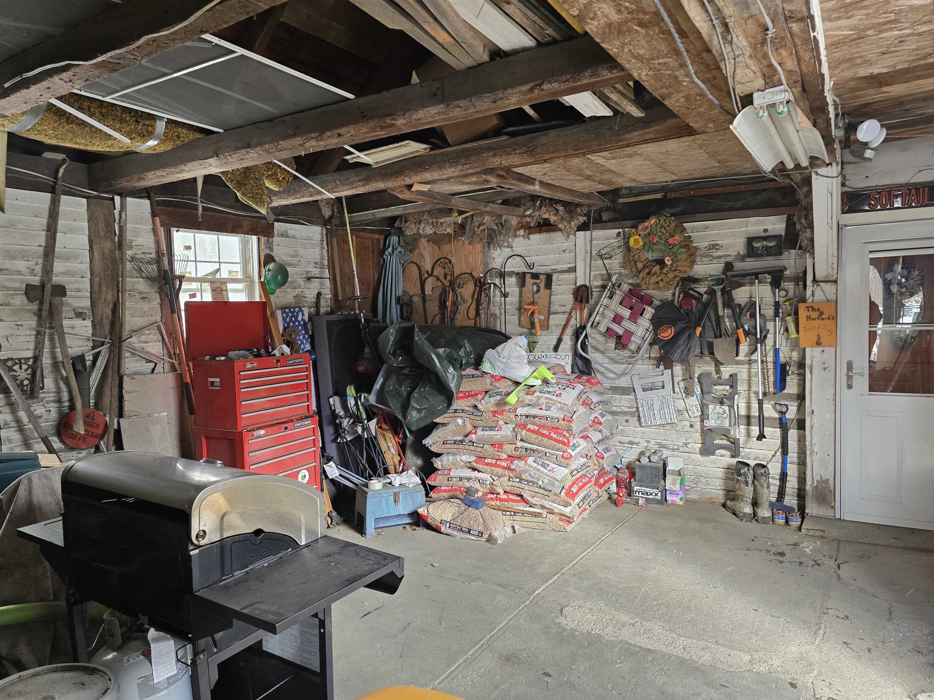 Garage / Storage 24581278