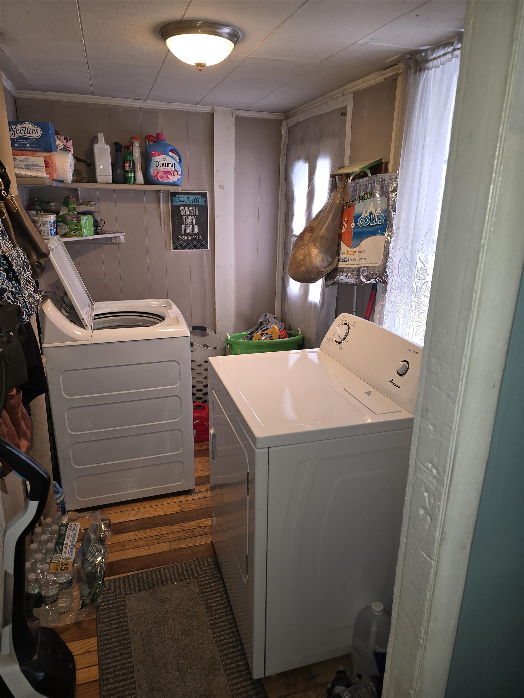 Laundry Room 24581272