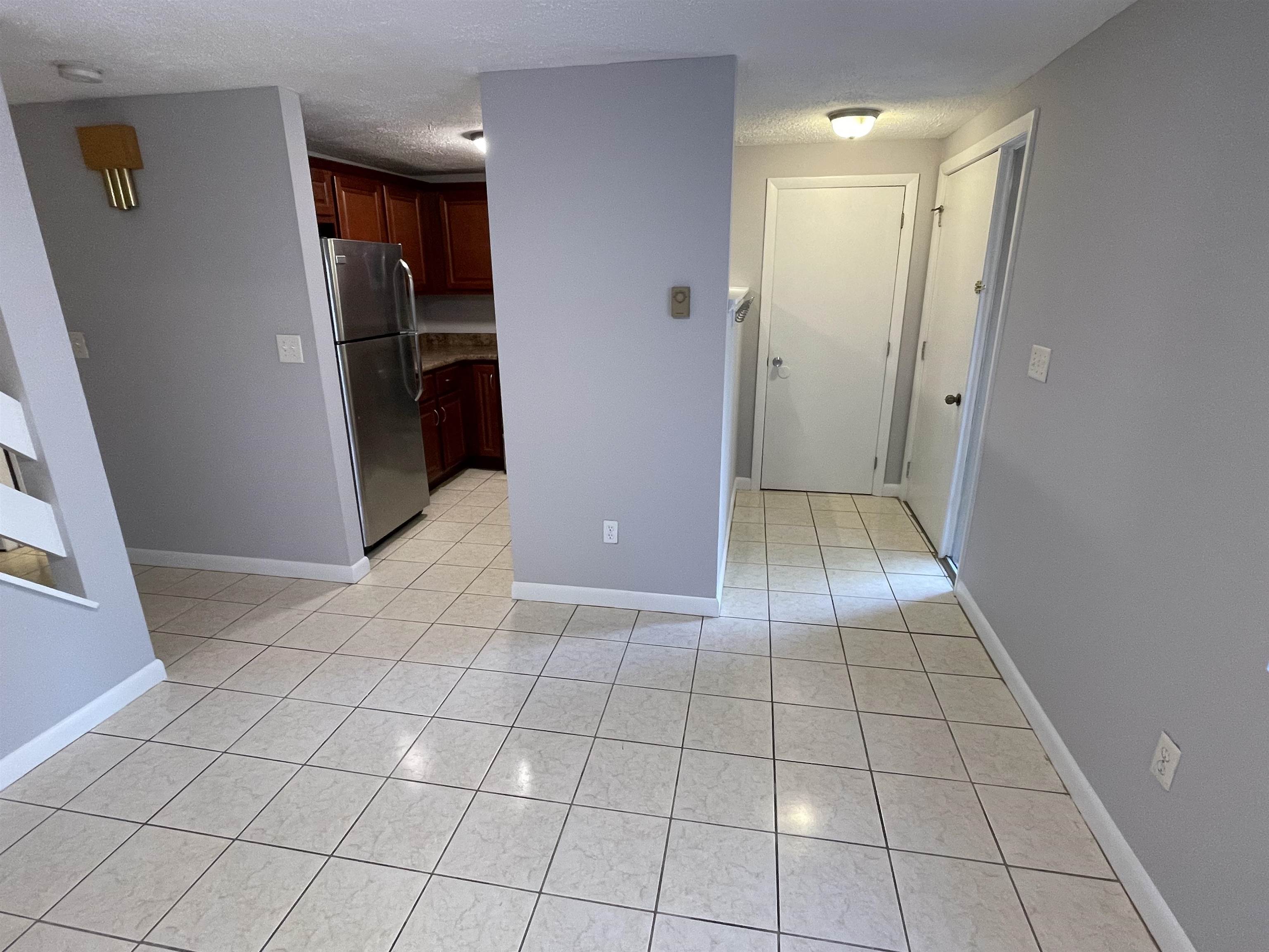 12 Victoria Dr, Merrimack, NH 03054