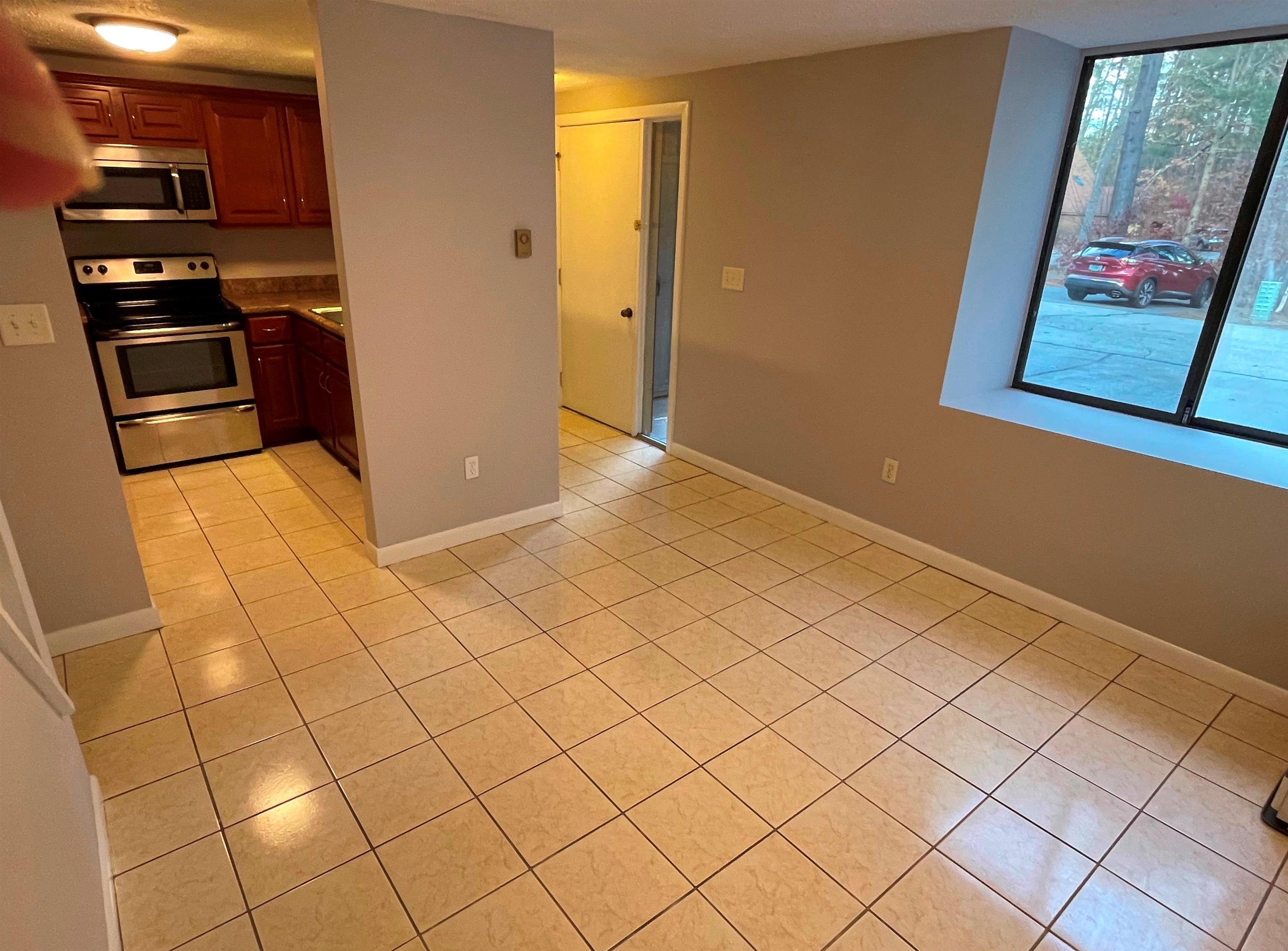 12 Victoria Dr, Merrimack, NH 03054