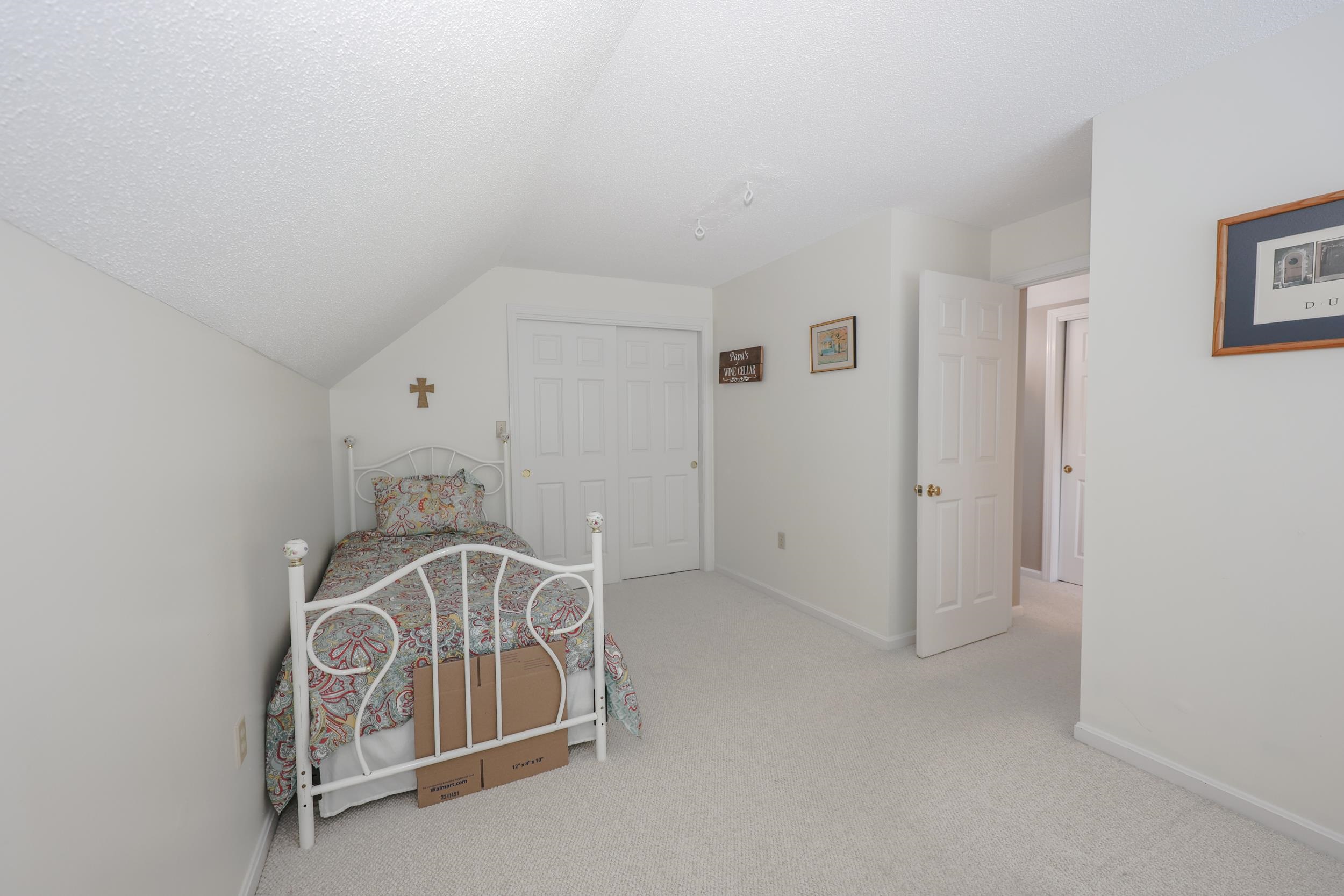 152 Straw Hill Rd, Manchester, NH 03104