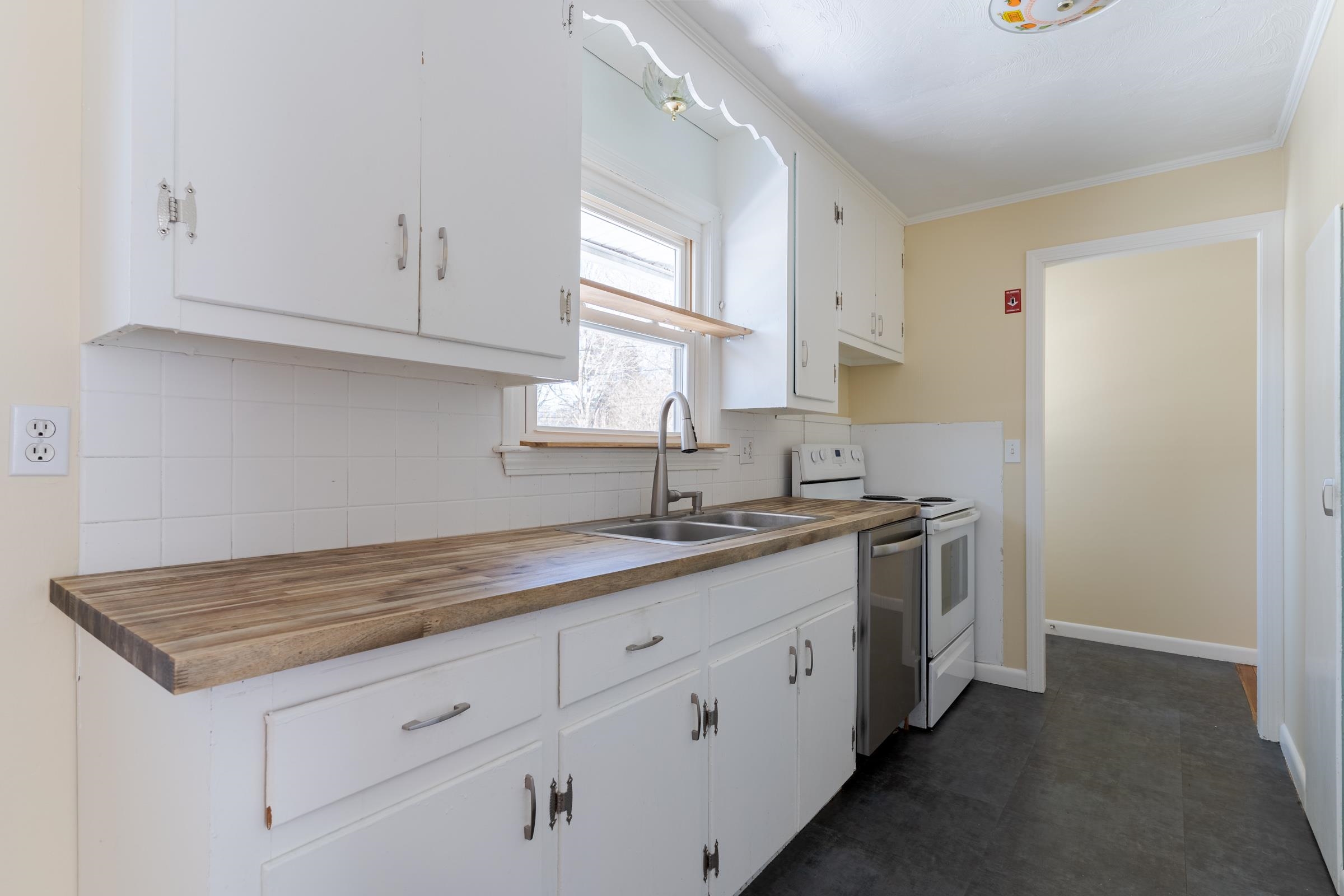 5 Wayside Dr, Exeter, NH 03833