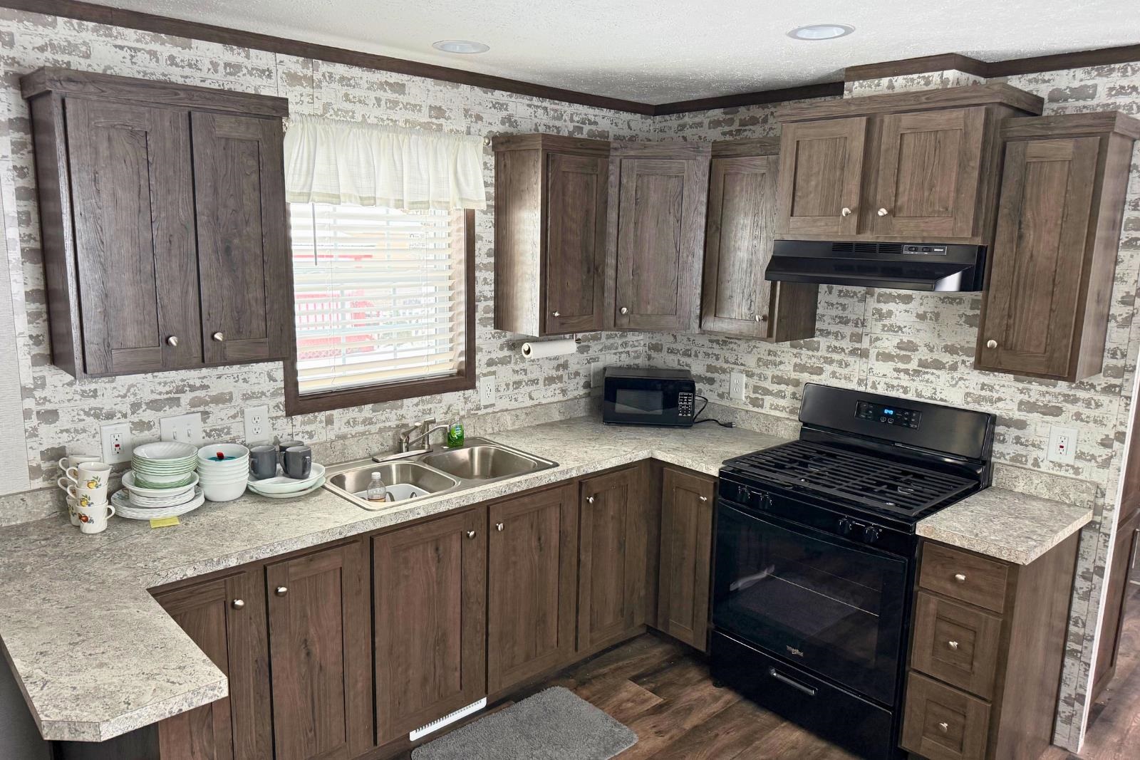 7 Rose Ln, Franklin, NH 03235