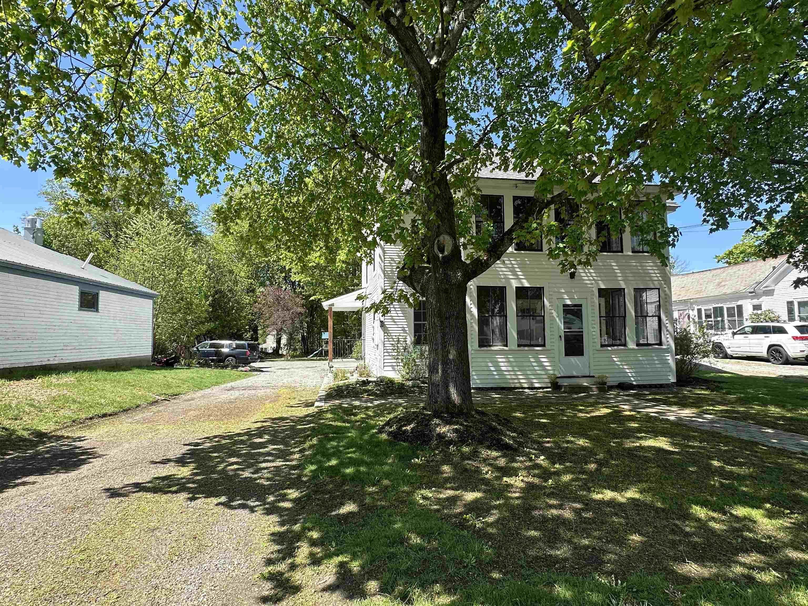 8 Main St, Bennington, NH 03442