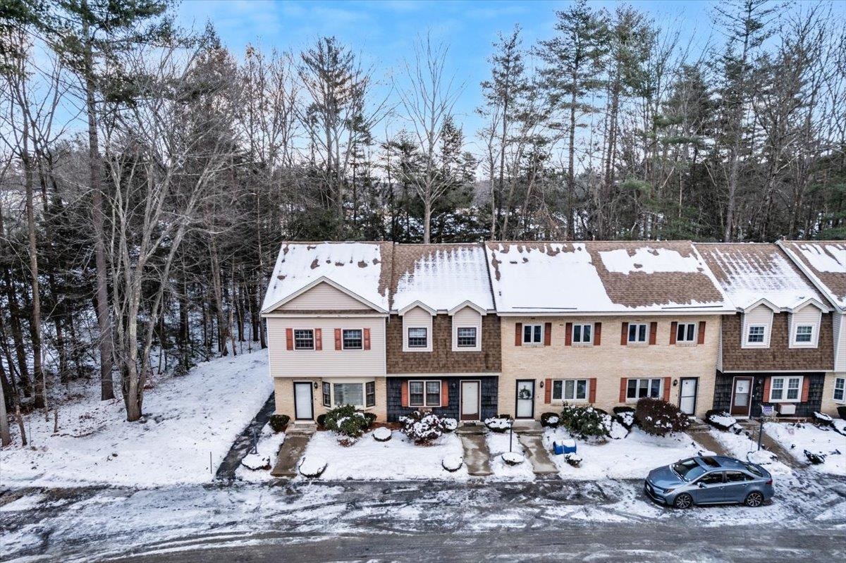 90 Golfview Dr, Manchester, NH 03102