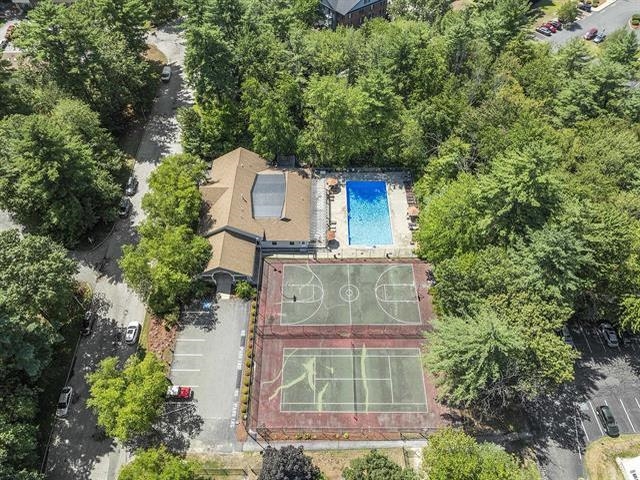 90 Golfview Dr, Manchester, NH 03102