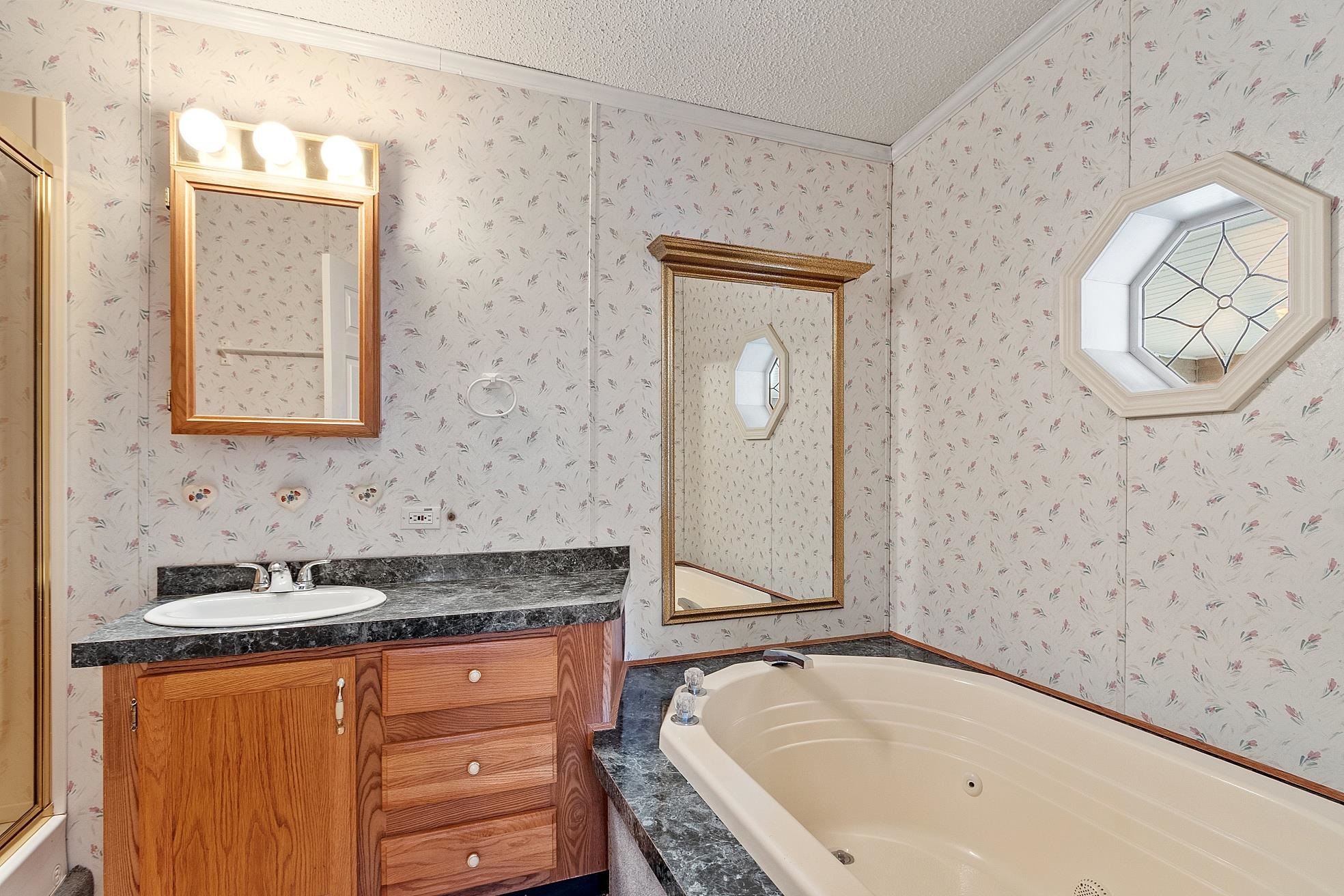 34 Dianne St, Nashua, NH 03062