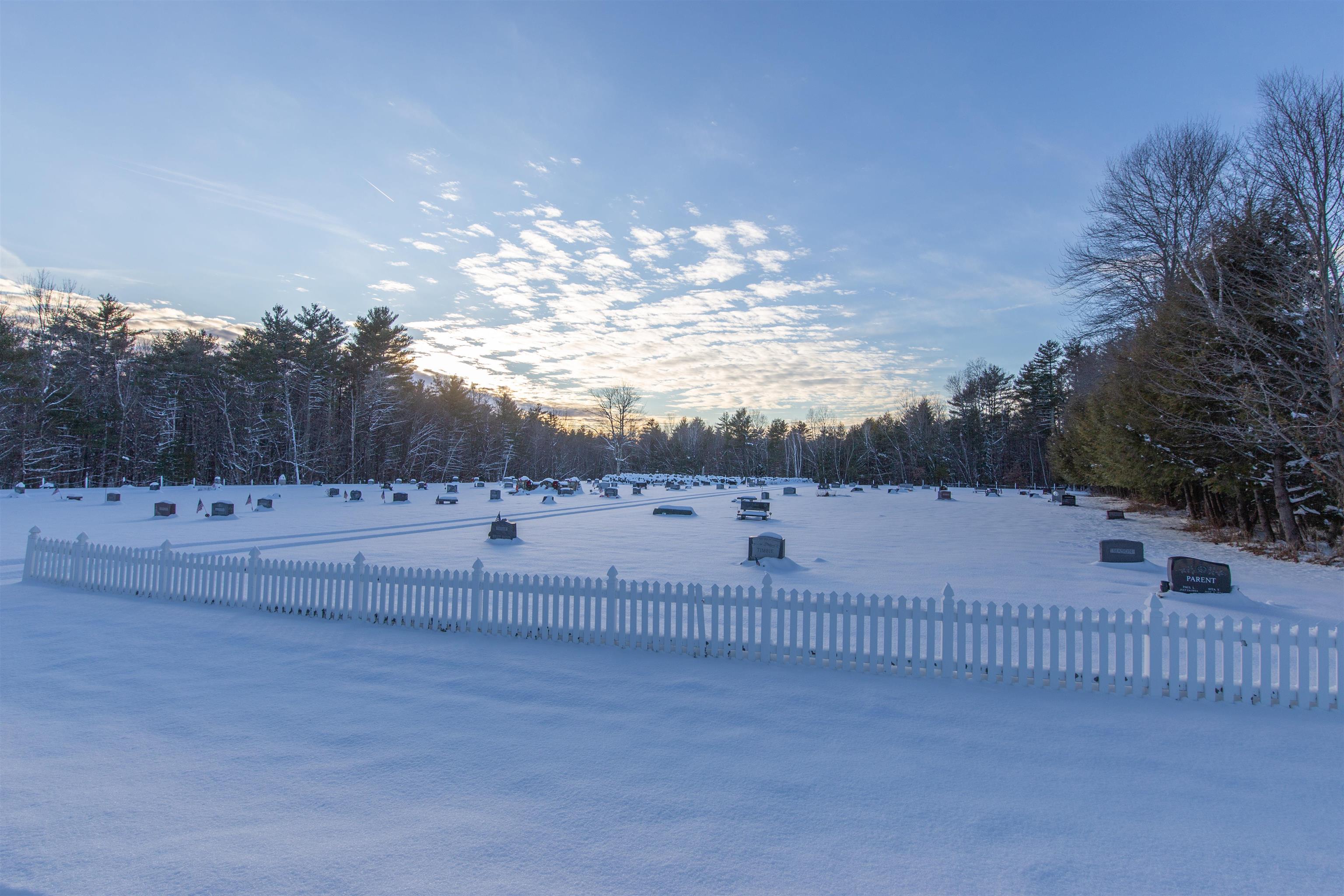 525 Governor Wentworth Hw, Moultonborough, NH 03254