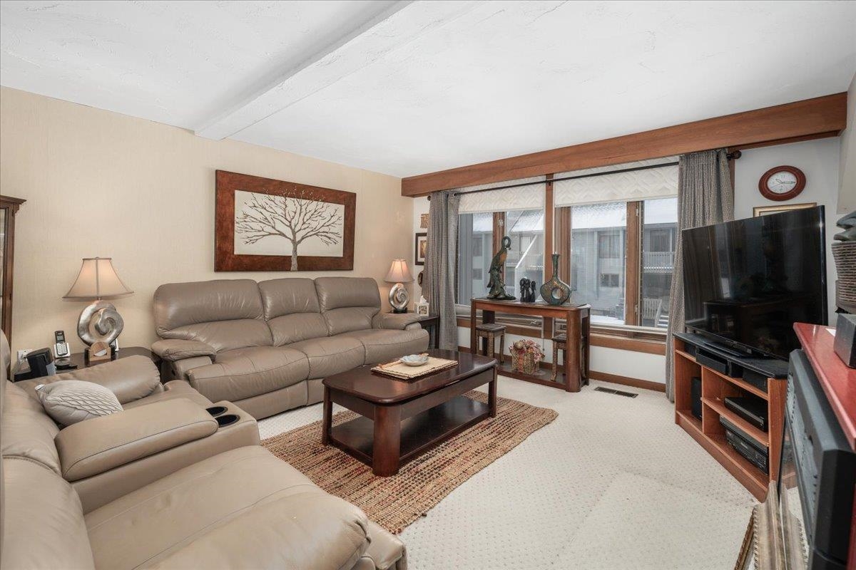 5 Tsienneto Rd, Derry, NH 03038