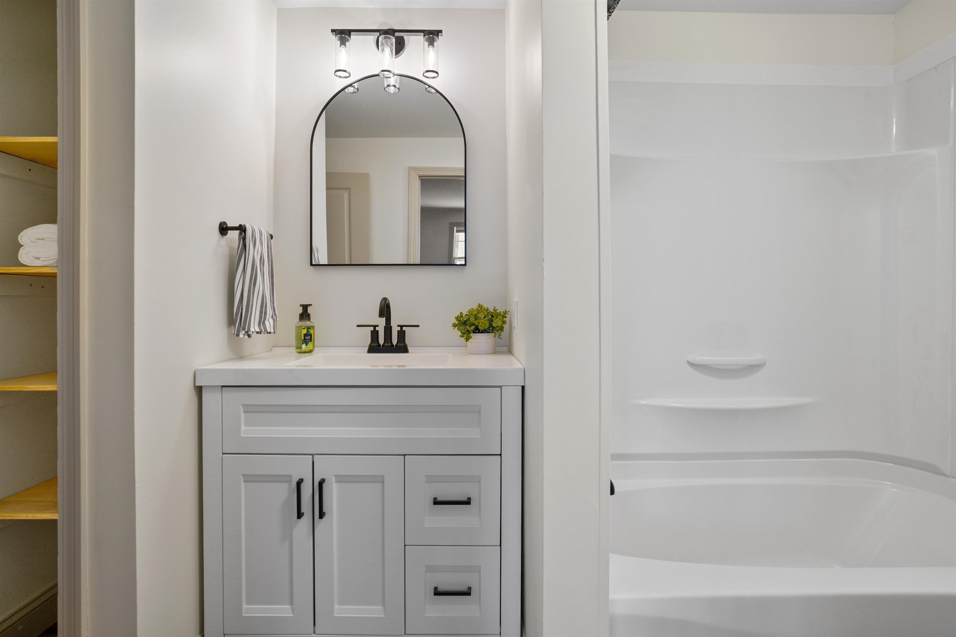 174 Fieldstone Dr, Londonderry, NH 03053