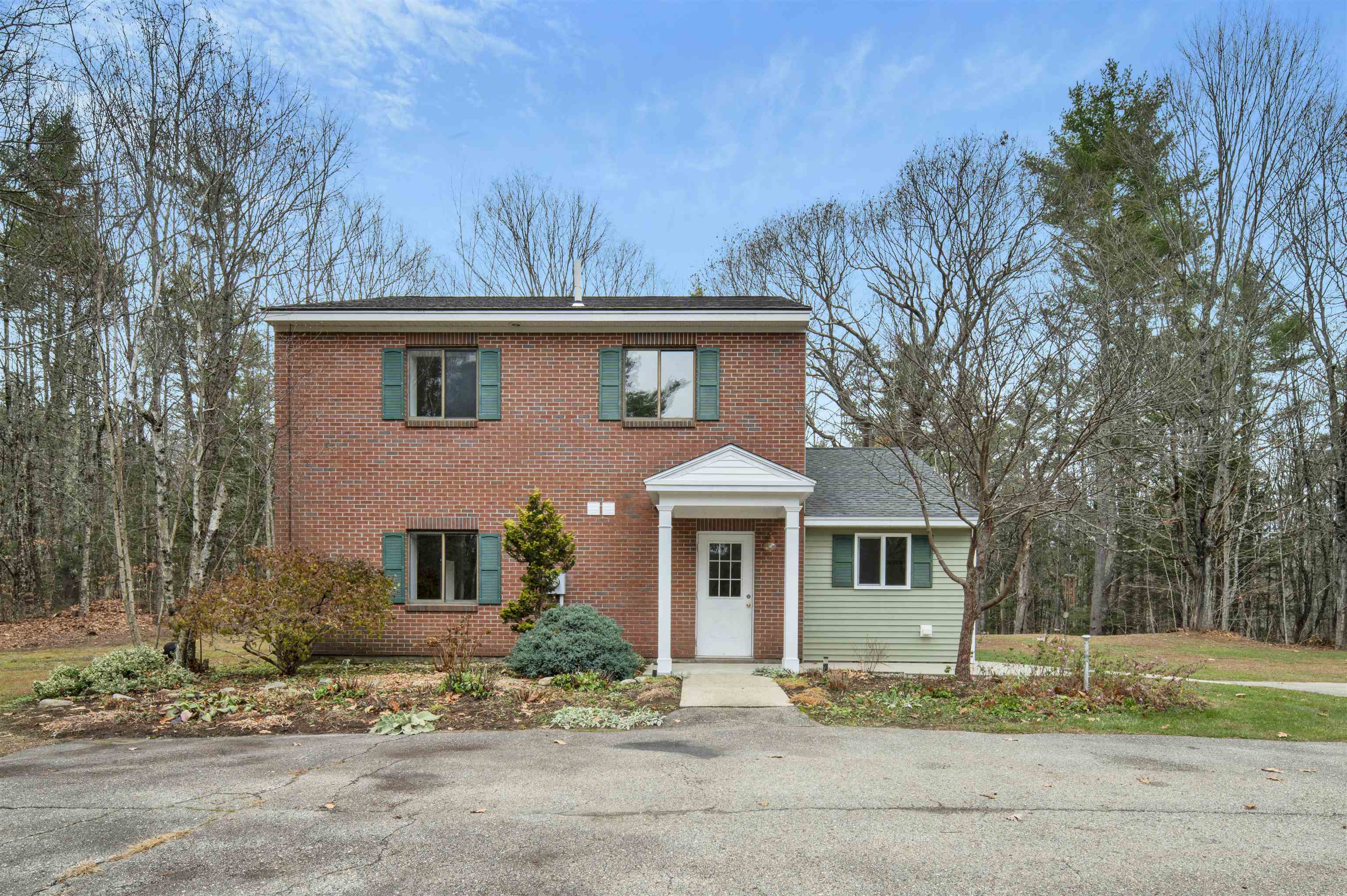 454 Calef Hw, Lee, NH 03861