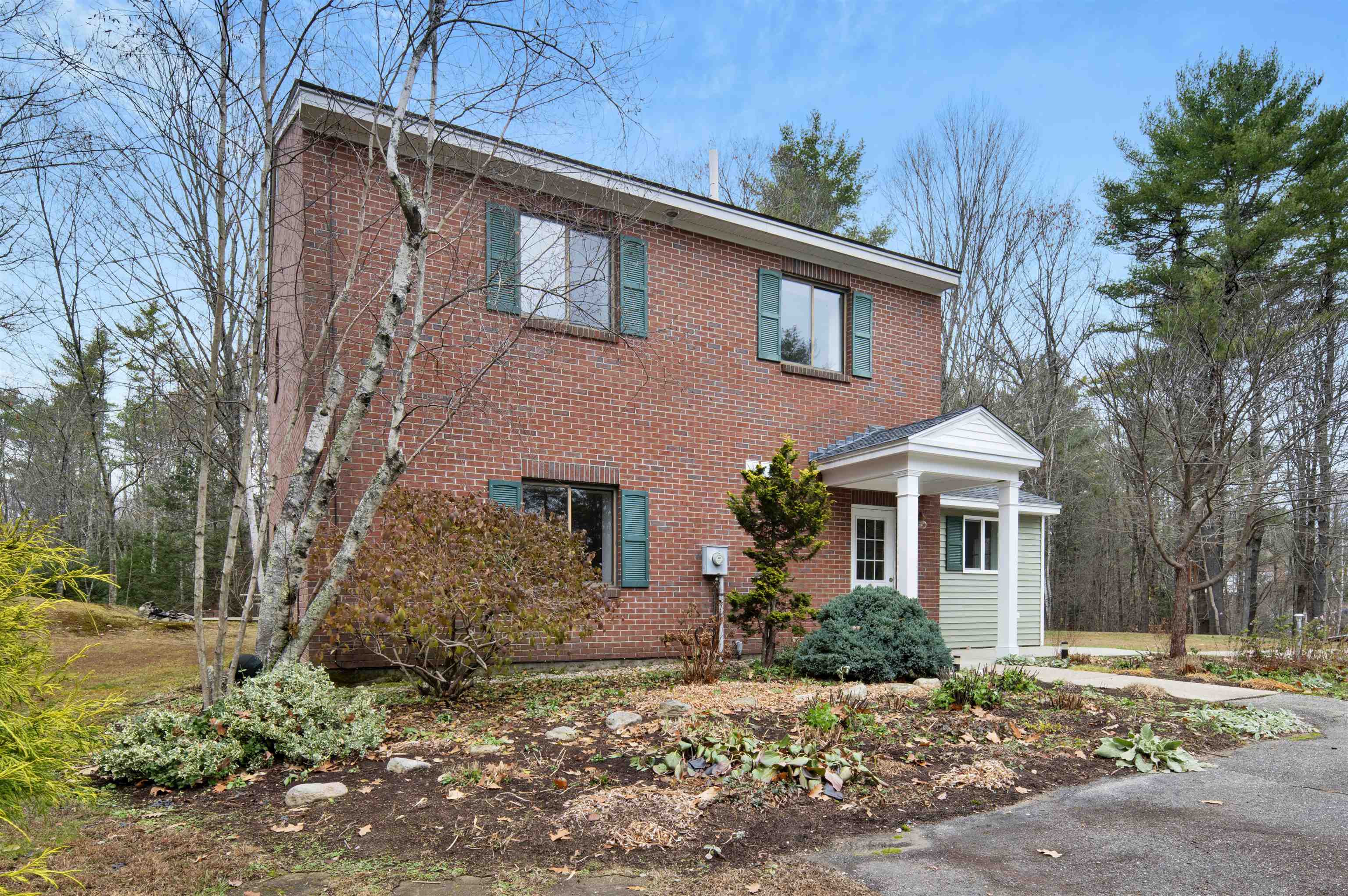 454 Calef Hw, Lee, NH 03861