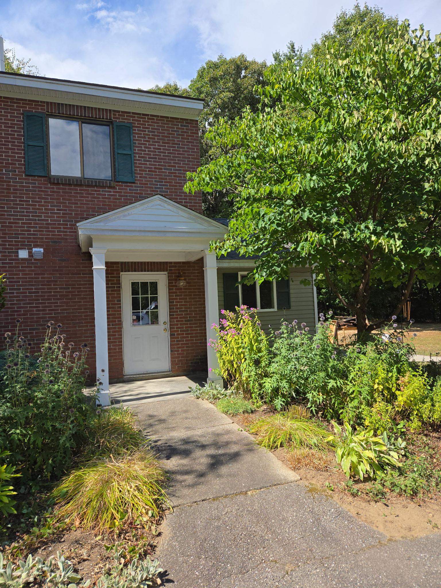 454 Calef Hw, Lee, NH 03861