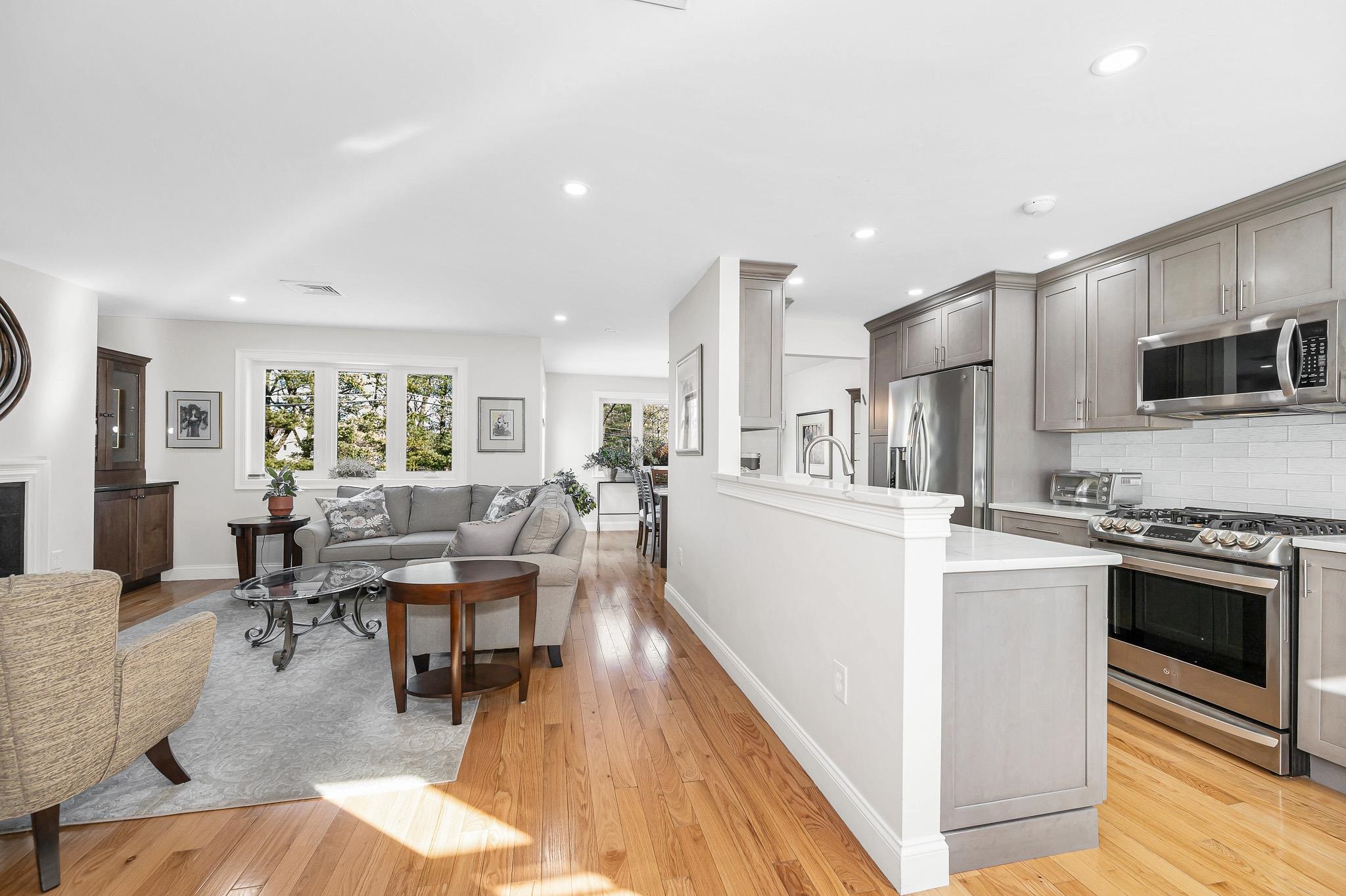 4 Heather Ct, Nashua, NH 03062