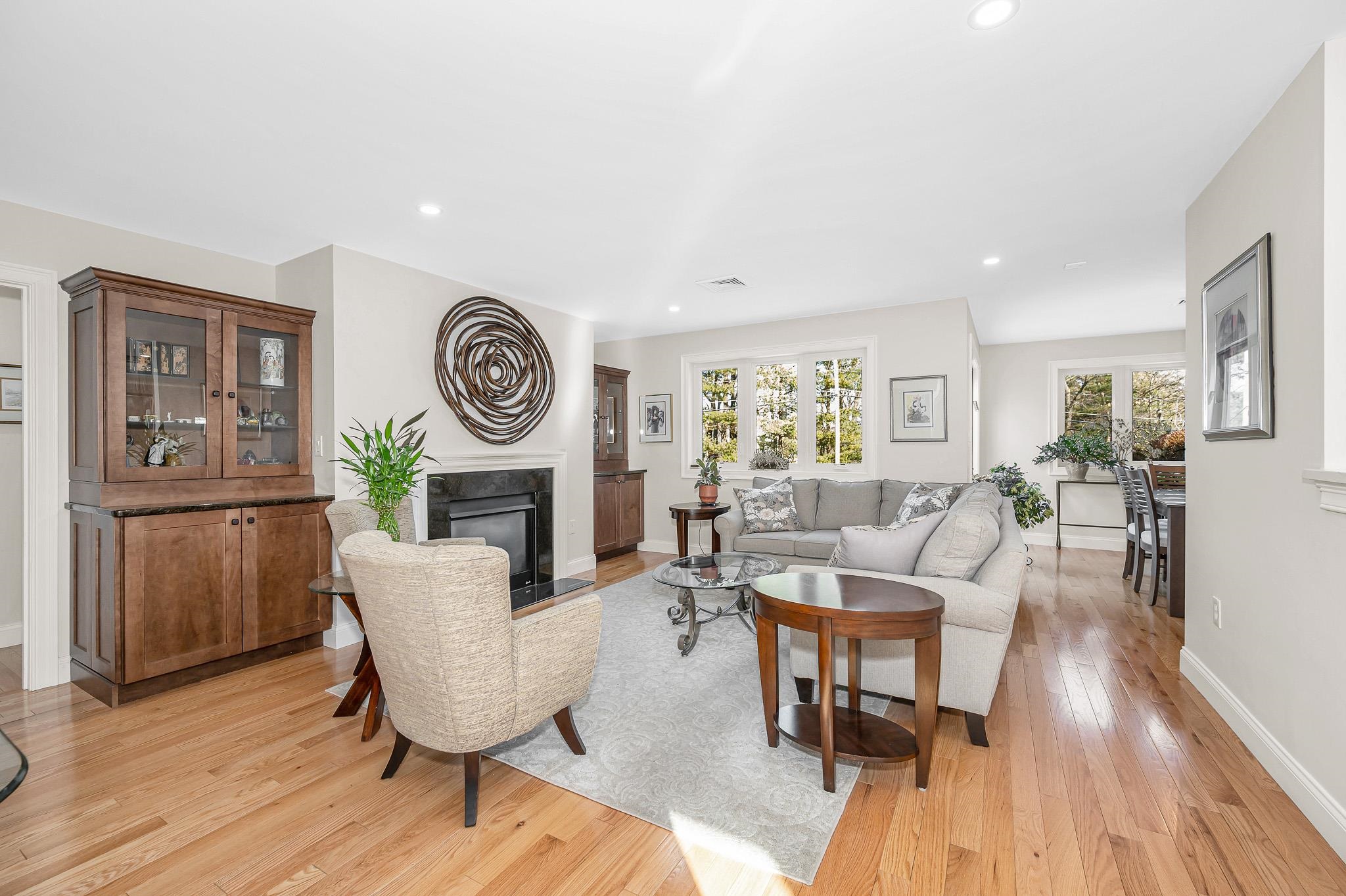 4 Heather Ct, Nashua, NH 03062