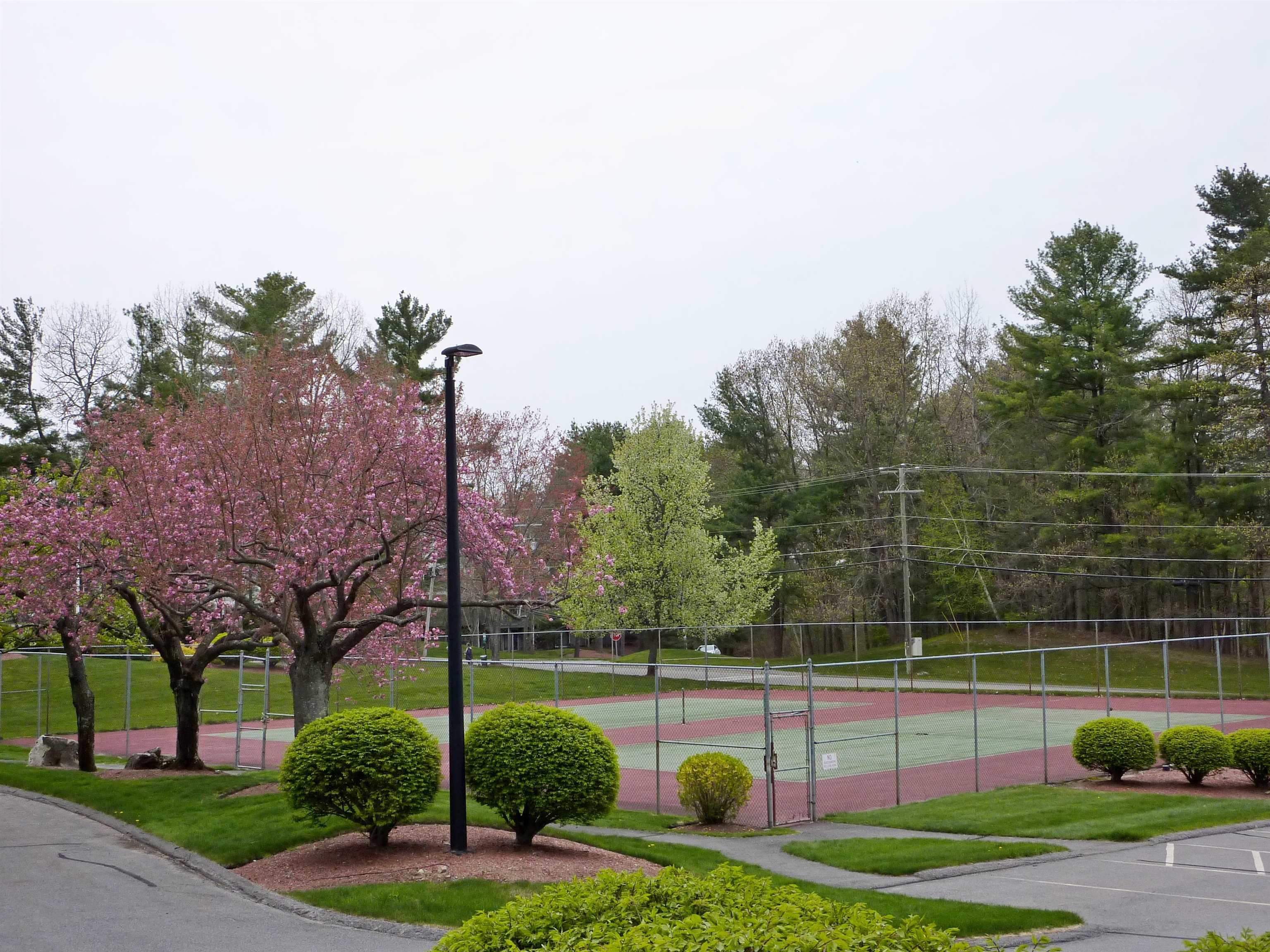 4 Heather Ct, Nashua, NH 03062