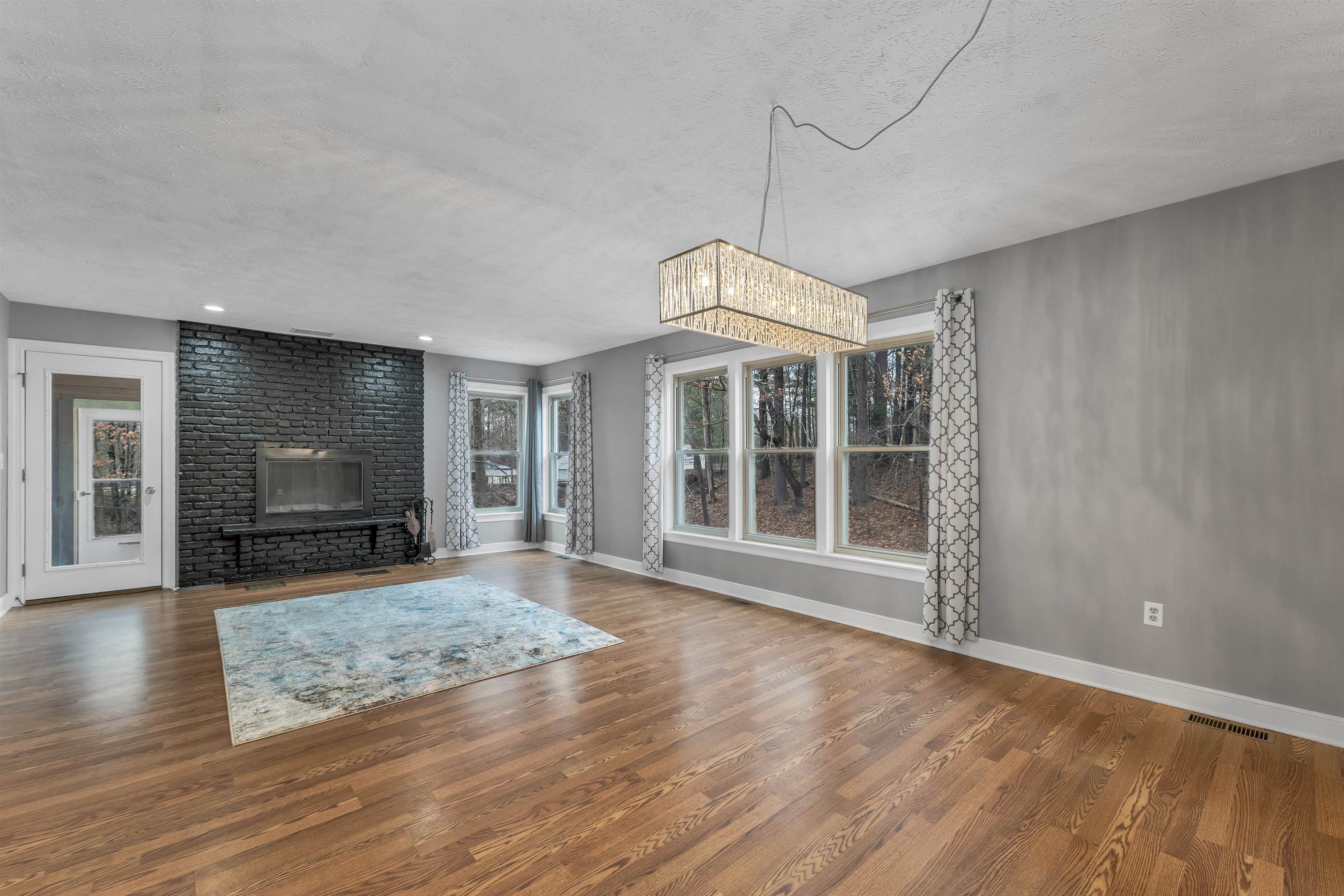 4 Kingston Way, Hudson, NH 03051