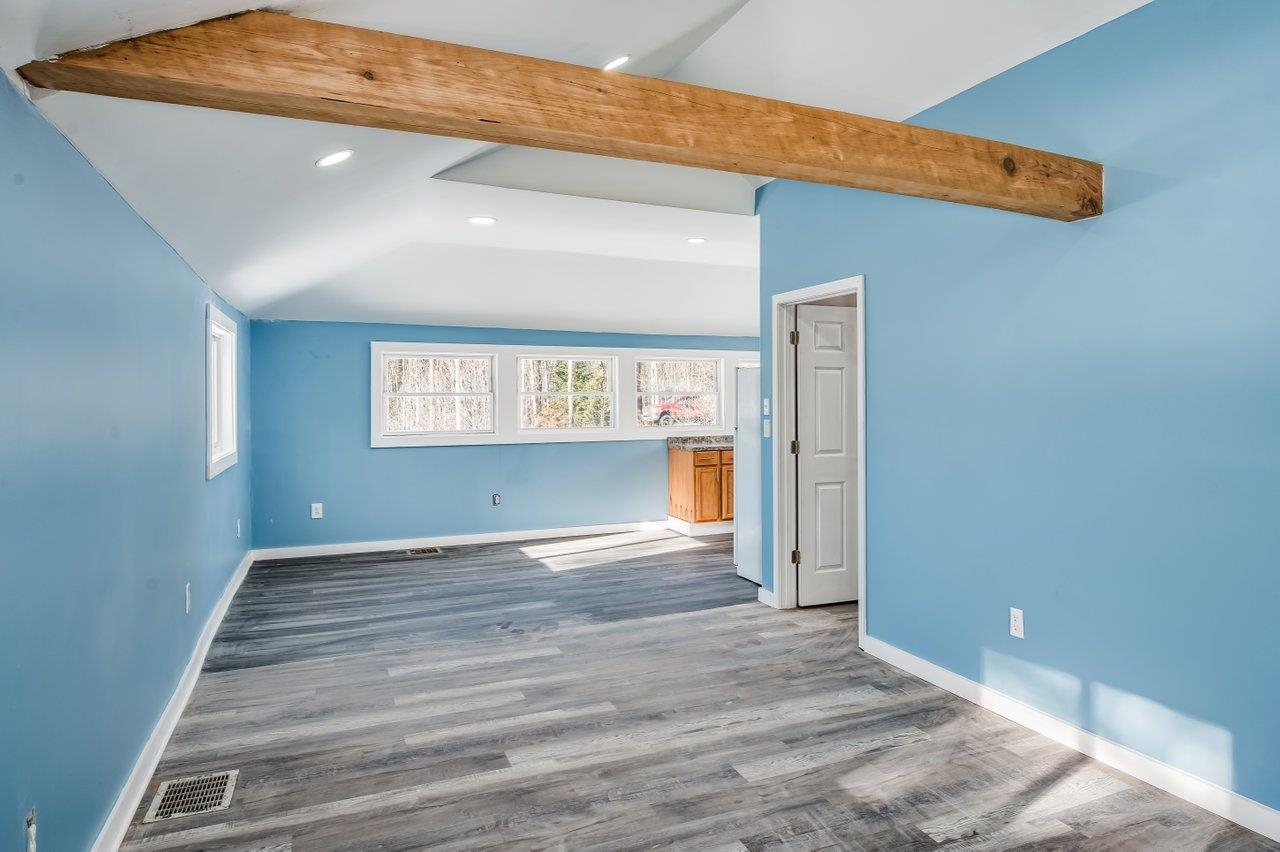 8 Phillips Ln, Rochester, NH 03868