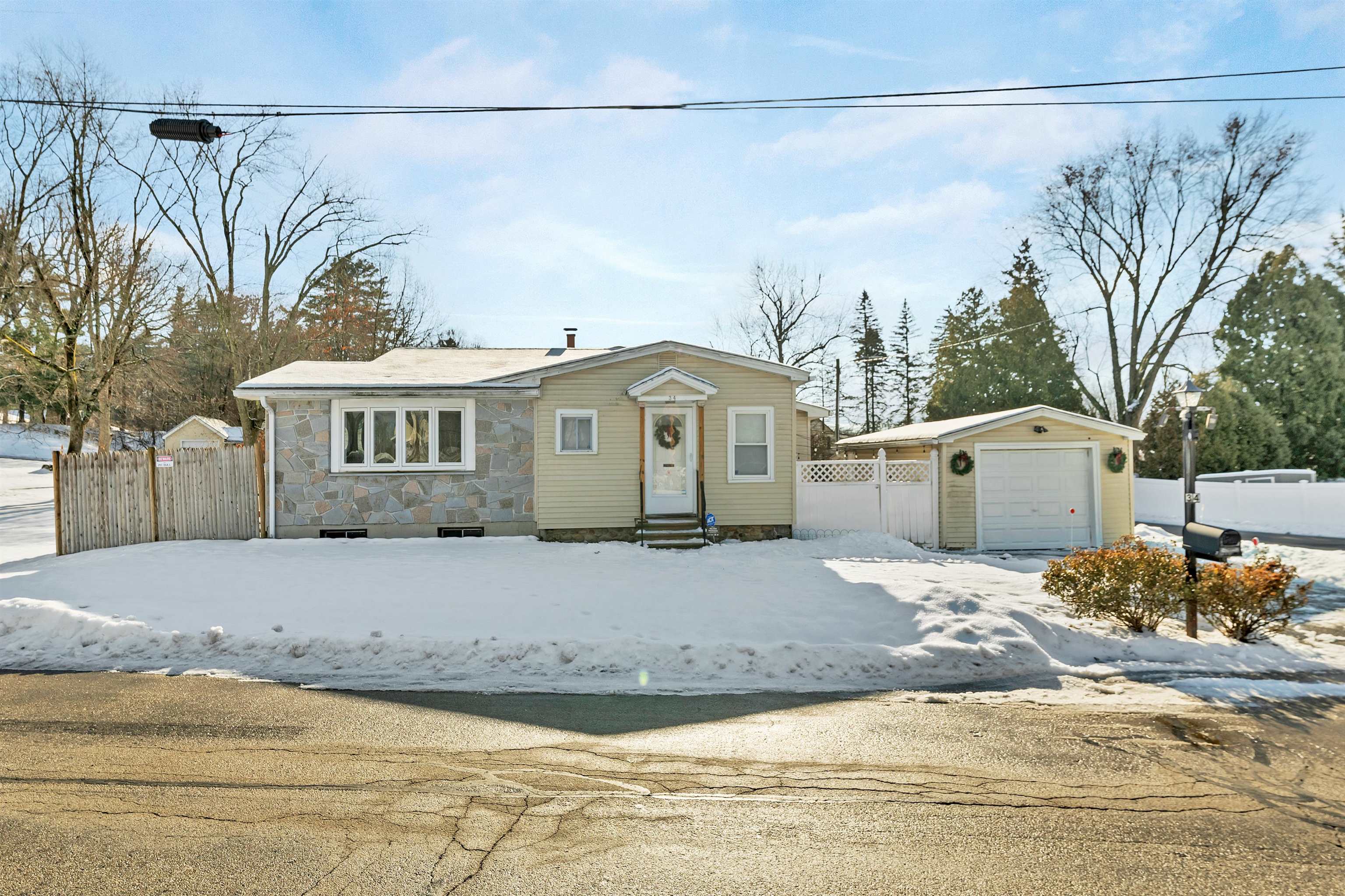 34 Depot Rd, Manchester, NH 03103