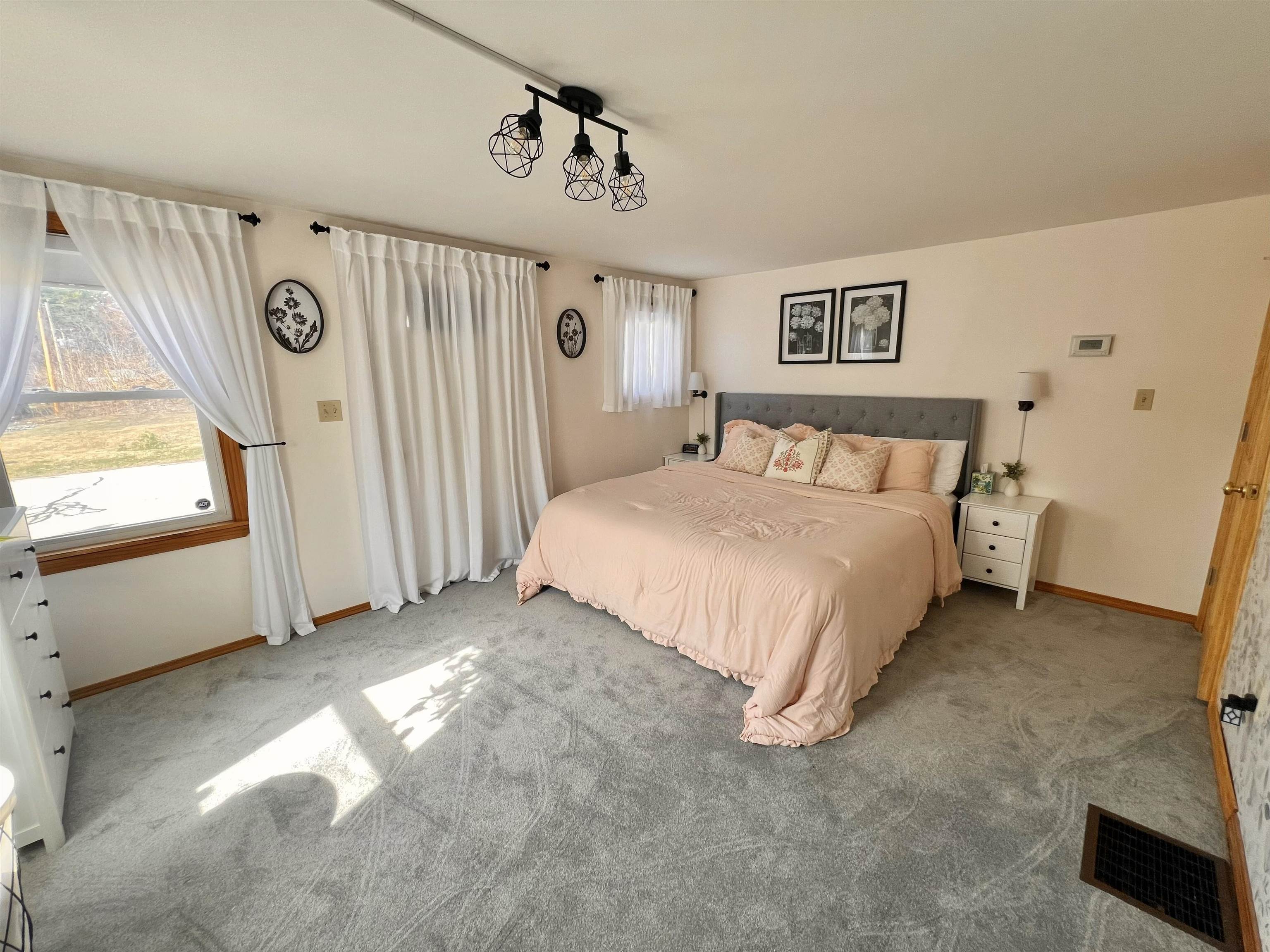 34 Depot Rd, Manchester, NH 03103