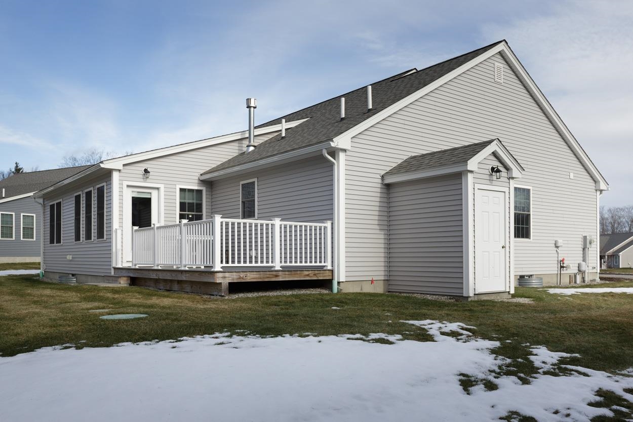 66 Pineview Dr, Candia, NH 03034