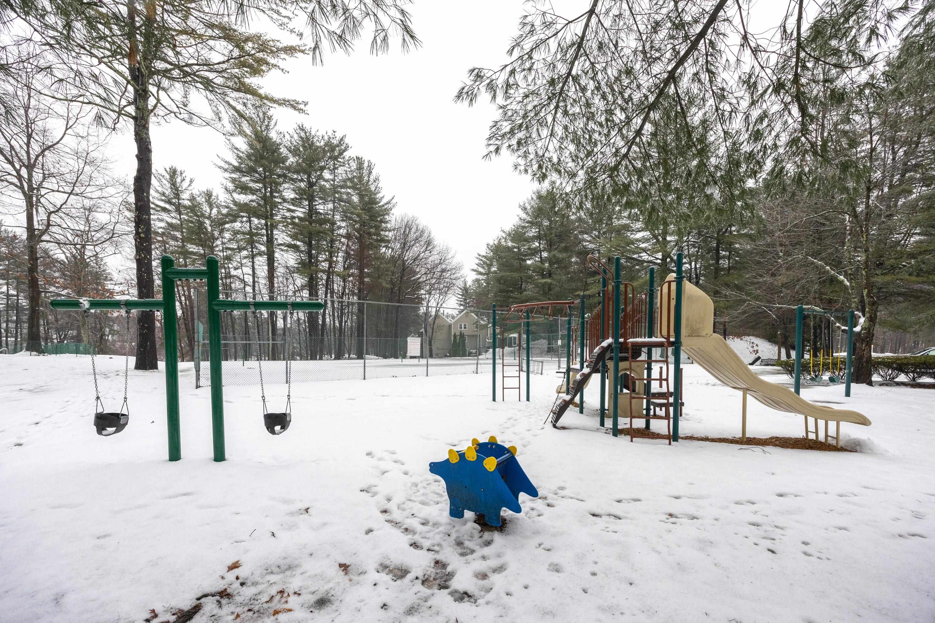 232 Winding Pond Rd, Londonderry, NH 03053