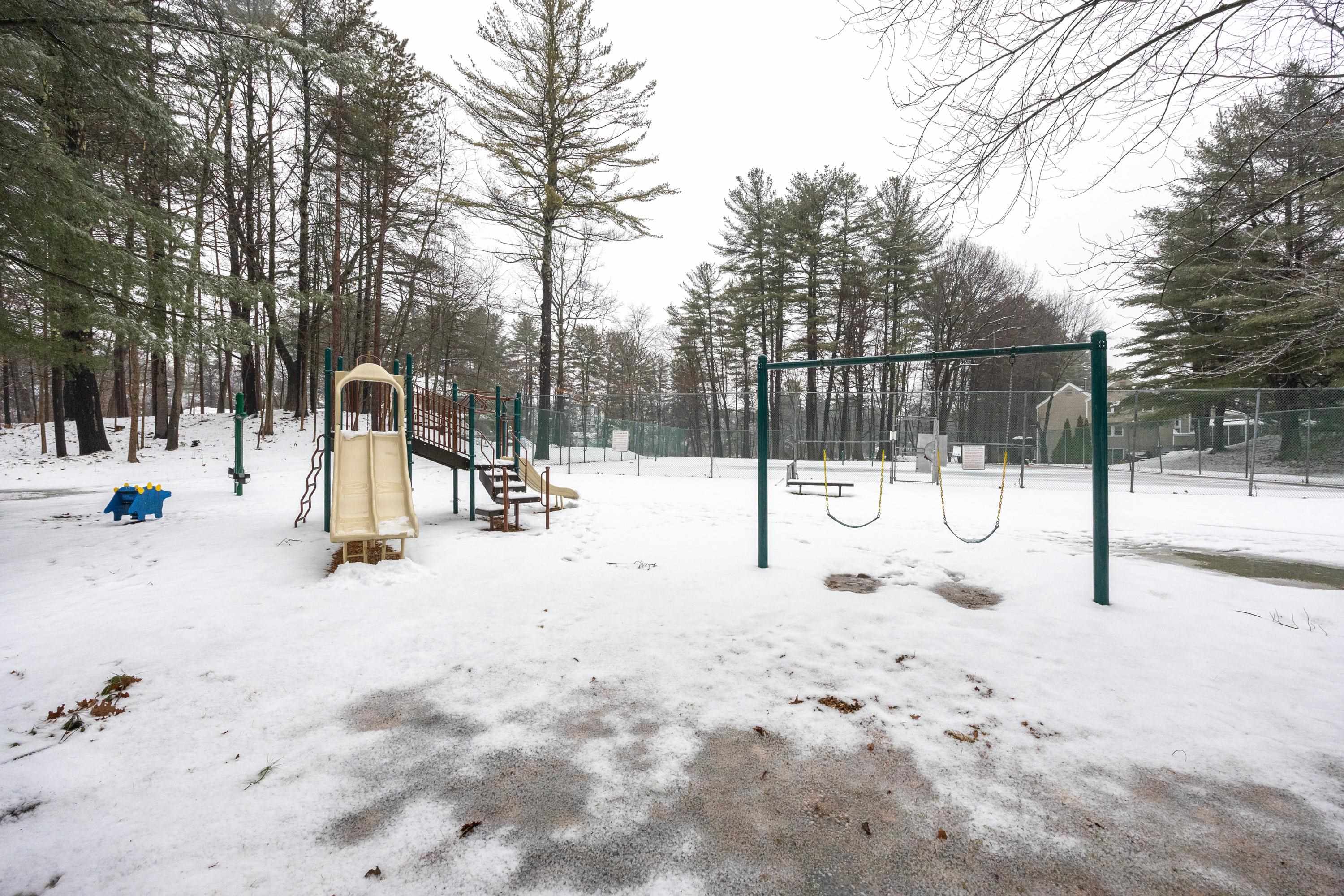 232 Winding Pond Rd, Londonderry, NH 03053