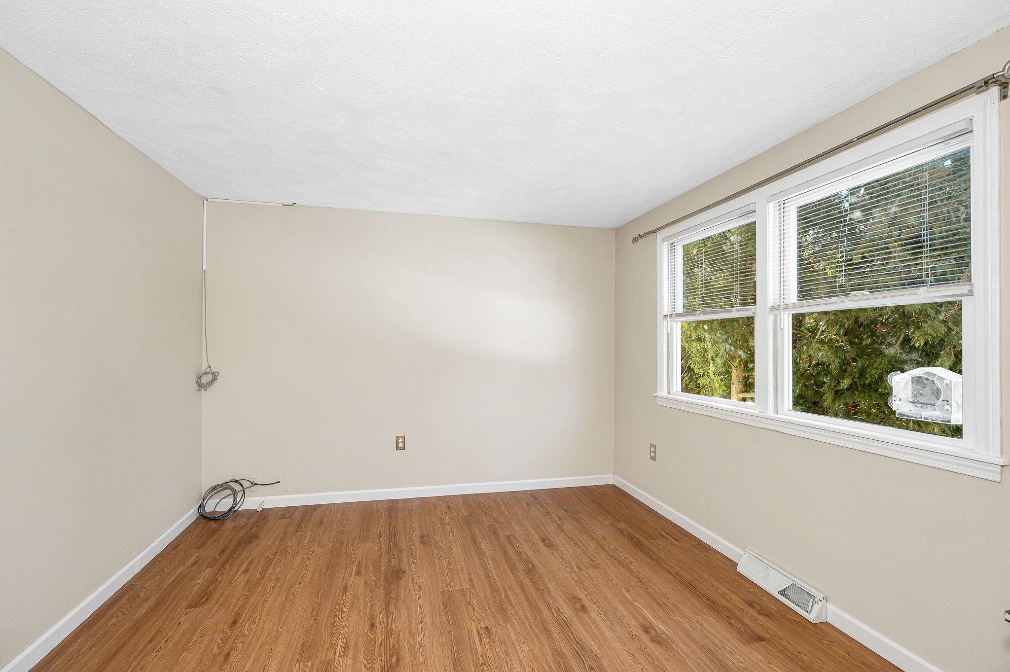 25 Robinhood Rd, Nashua, NH 03062