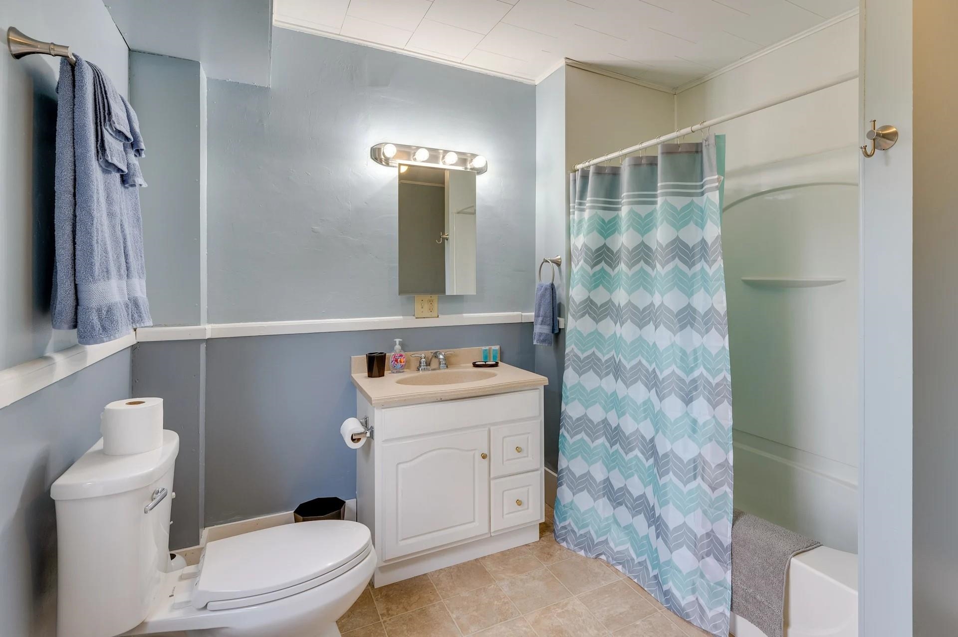 69 Pleasant St, Colebrook, NH 03576