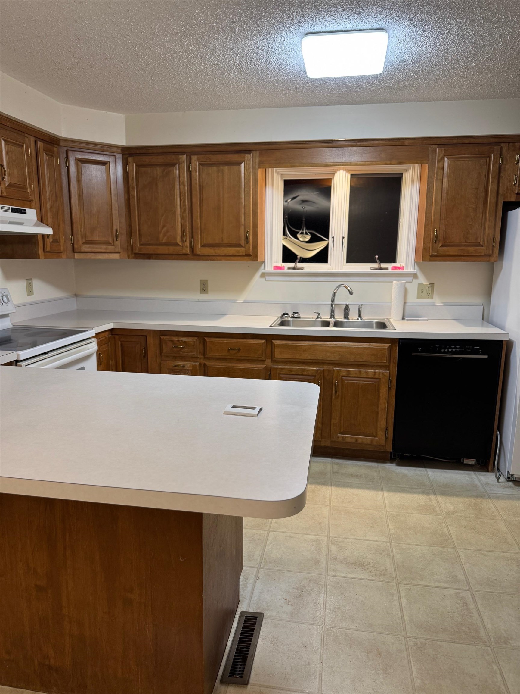 153 Coffin Rd, Epping, NH 03042