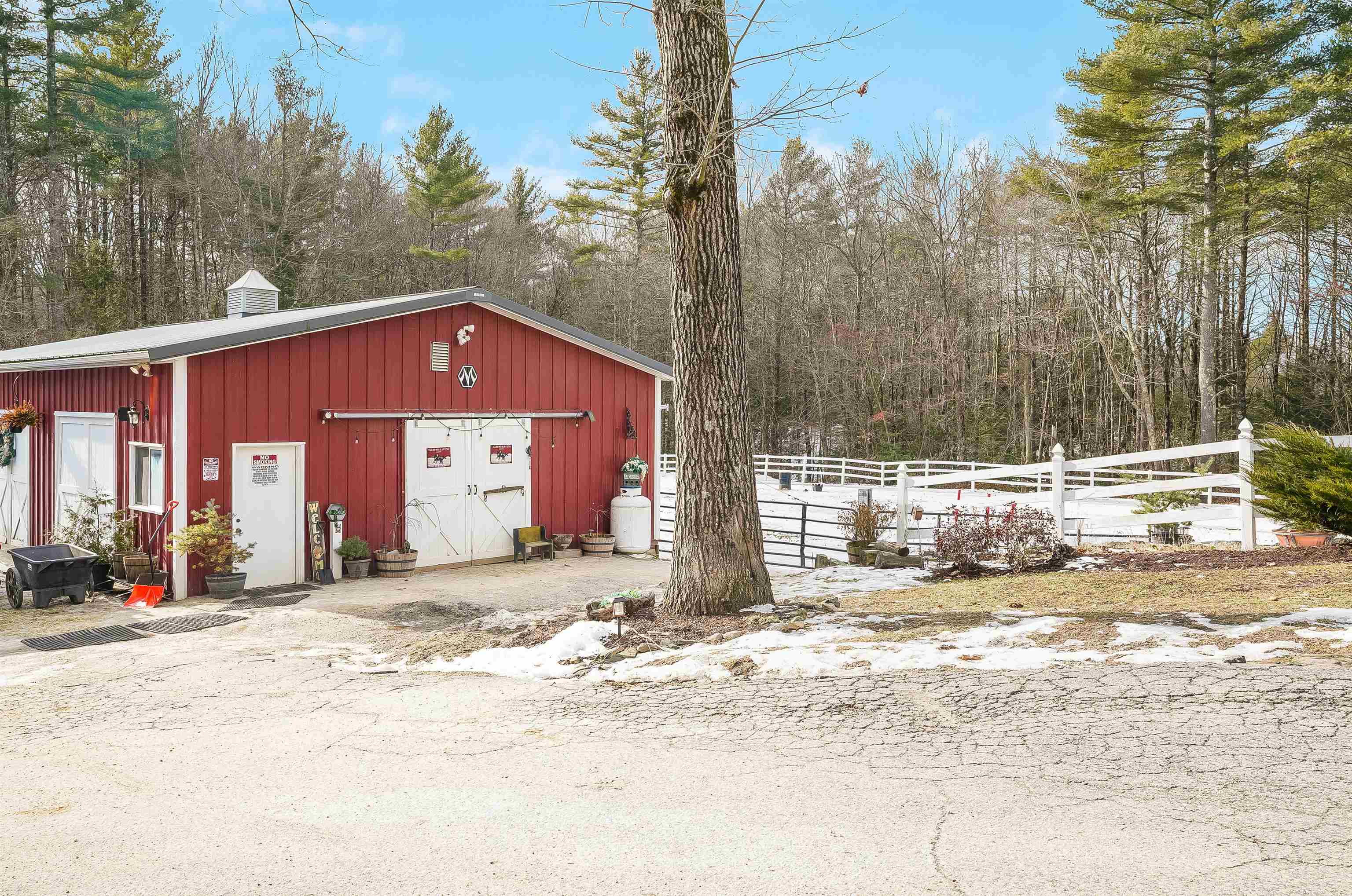 417 Candia Rd, Chester, NH 03036