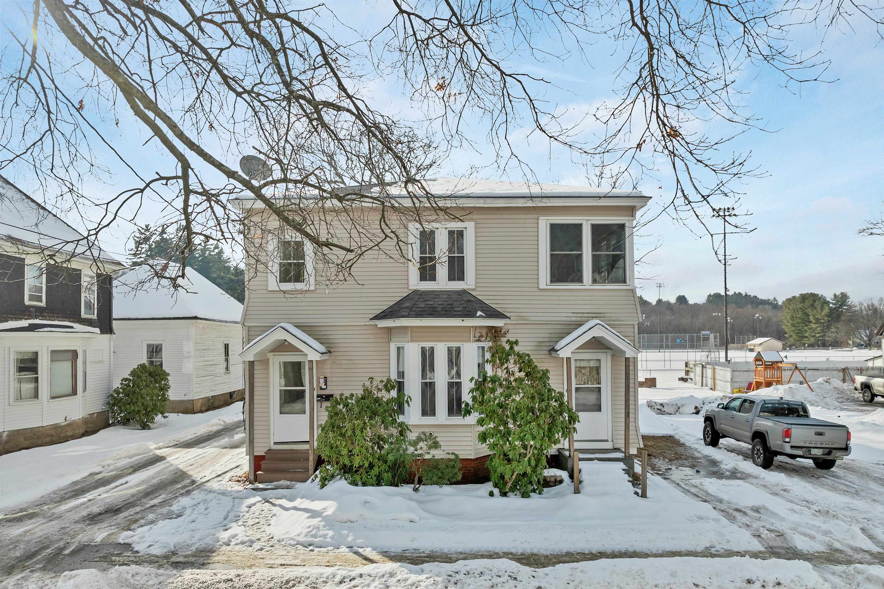 47 Pearl St, Laconia, NH 03246