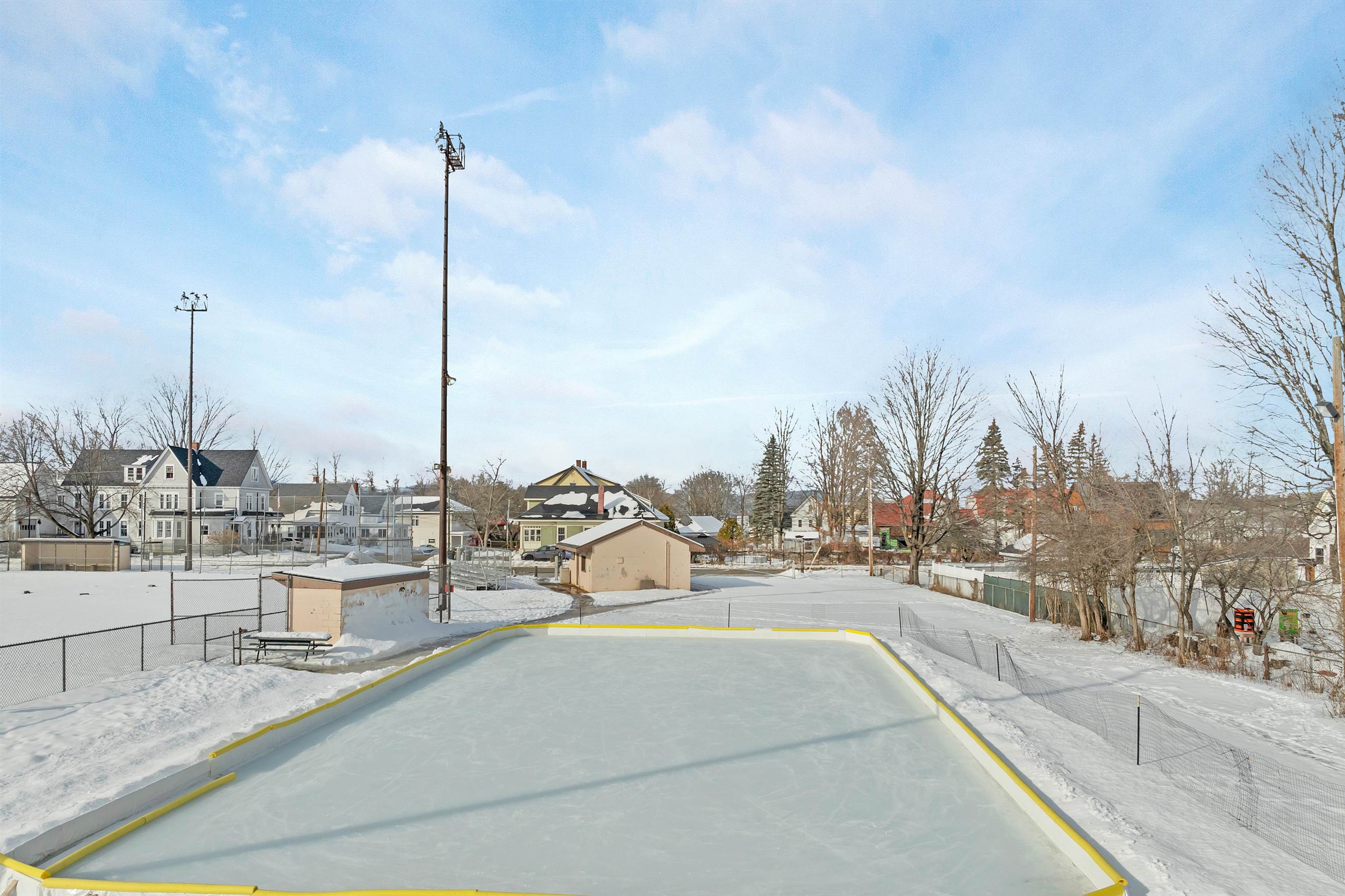 47 Pearl St, Laconia, NH 03246