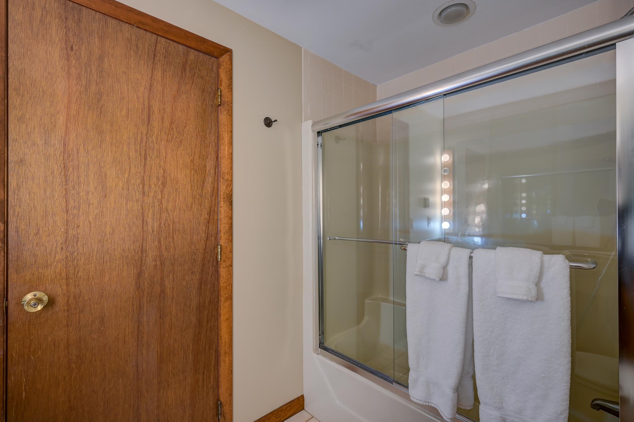 146 Stonehurst Manor Rd, Conway, NH 03860