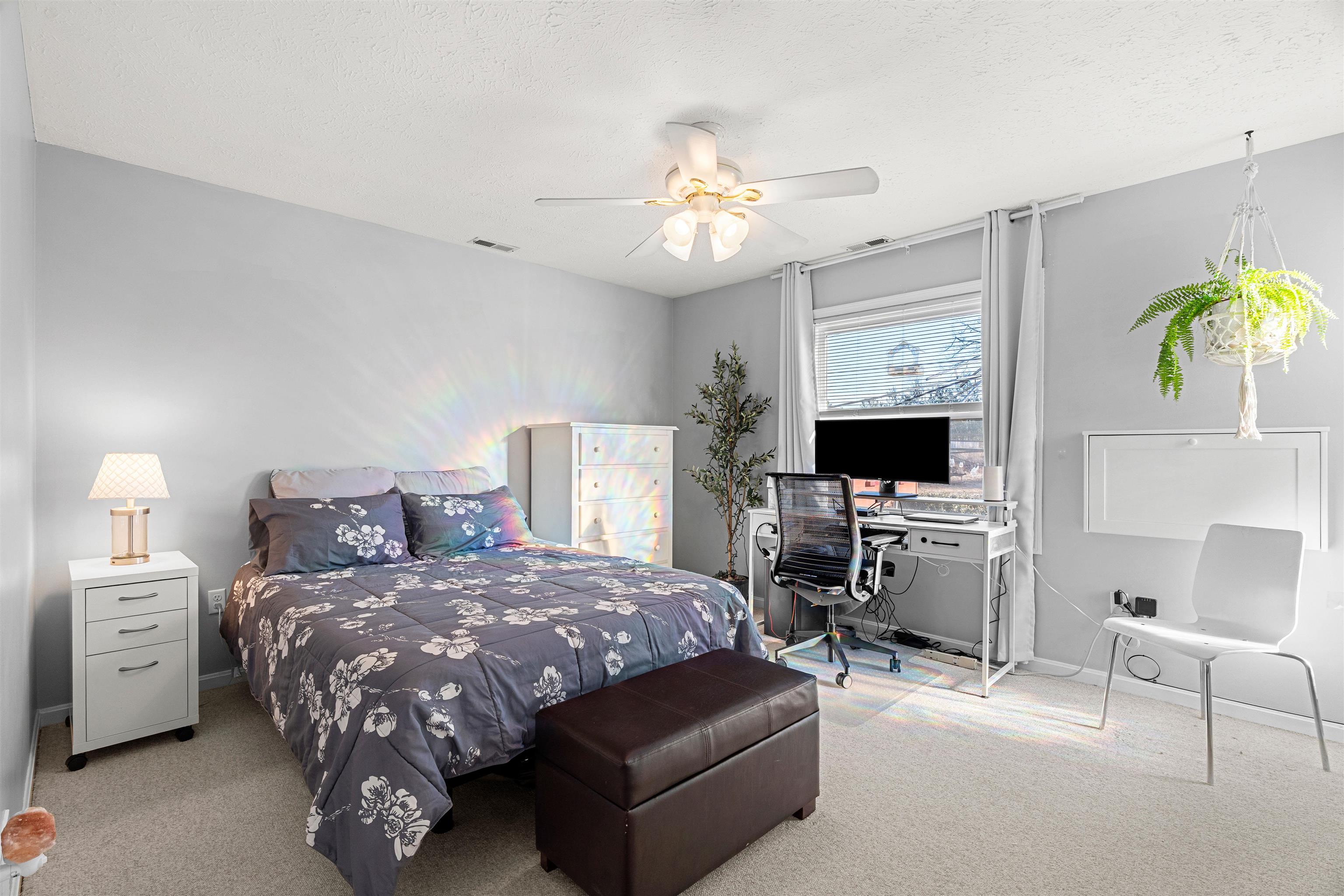 6 Kingston Way, Hudson, NH 03051