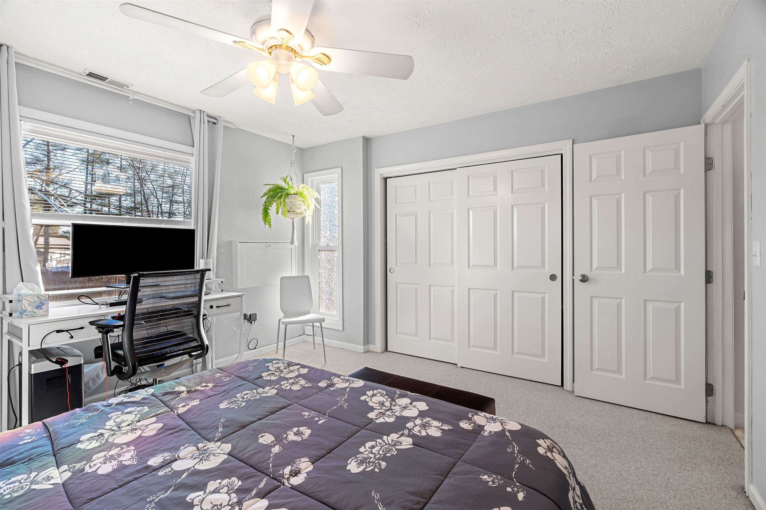 6 Kingston Way, Hudson, NH 03051