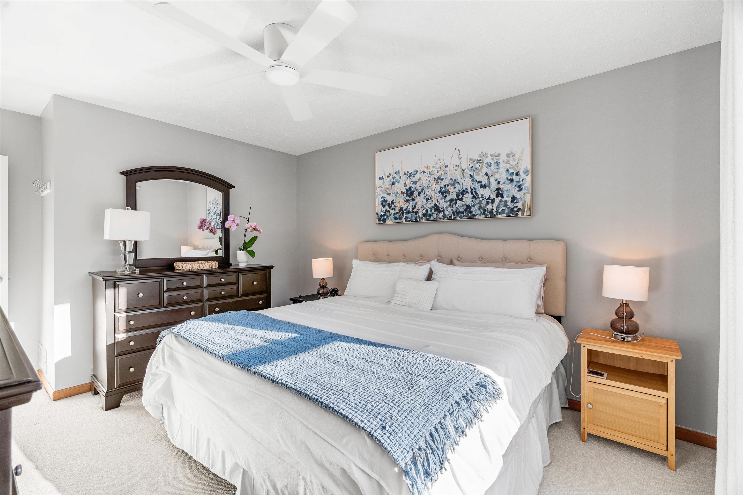 6 Kingston Way, Hudson, NH 03051