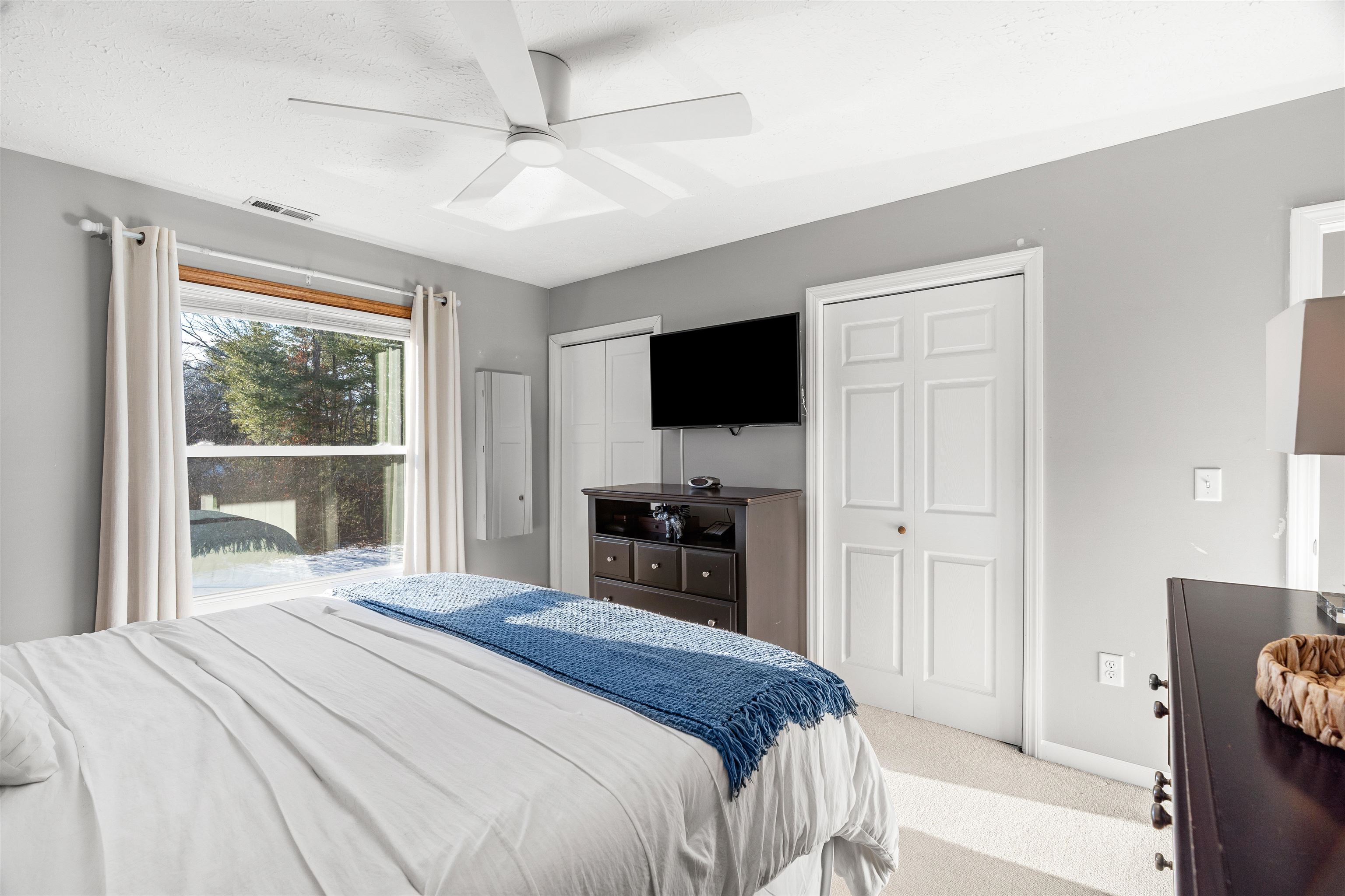 6 Kingston Way, Hudson, NH 03051