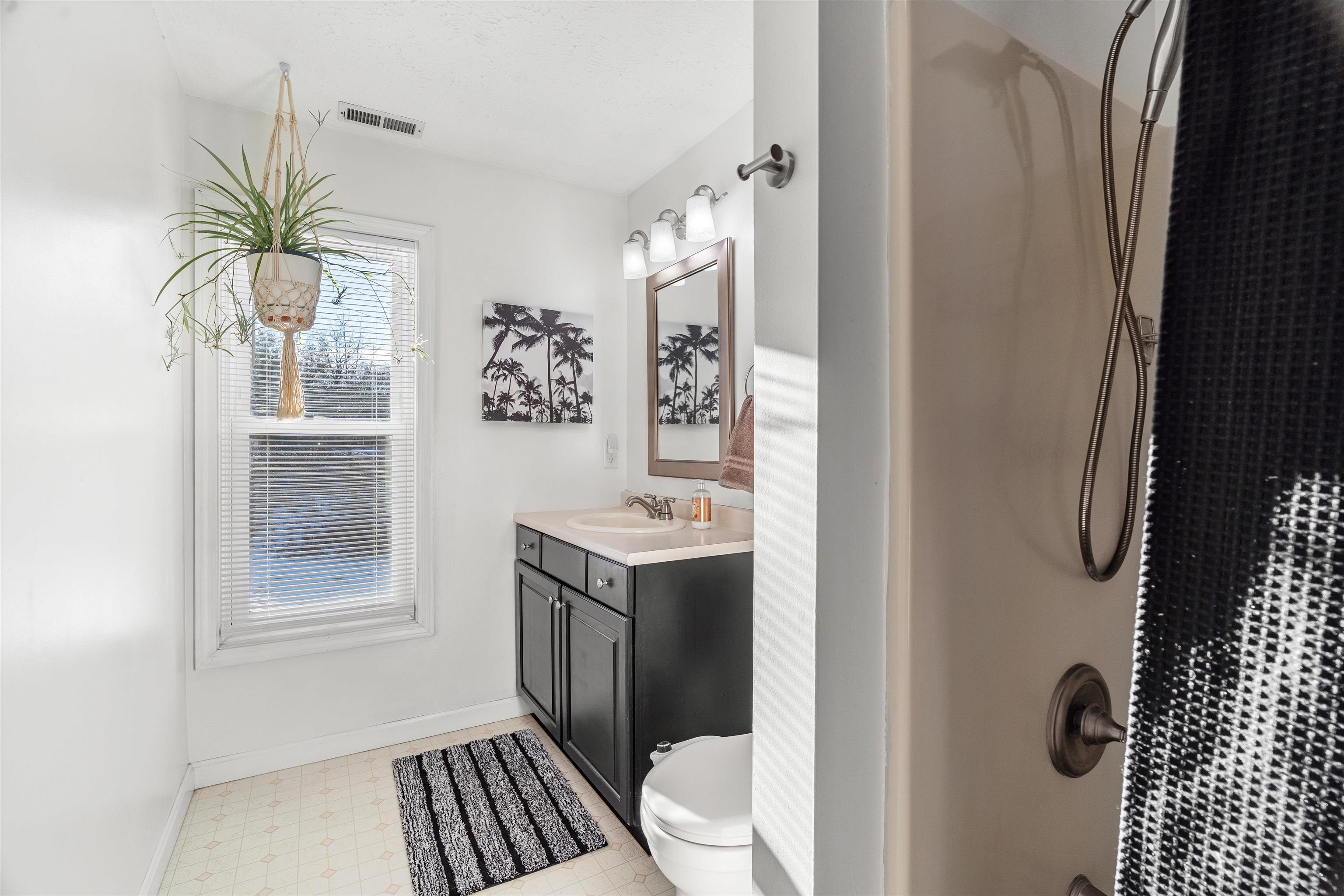 6 Kingston Way, Hudson, NH 03051