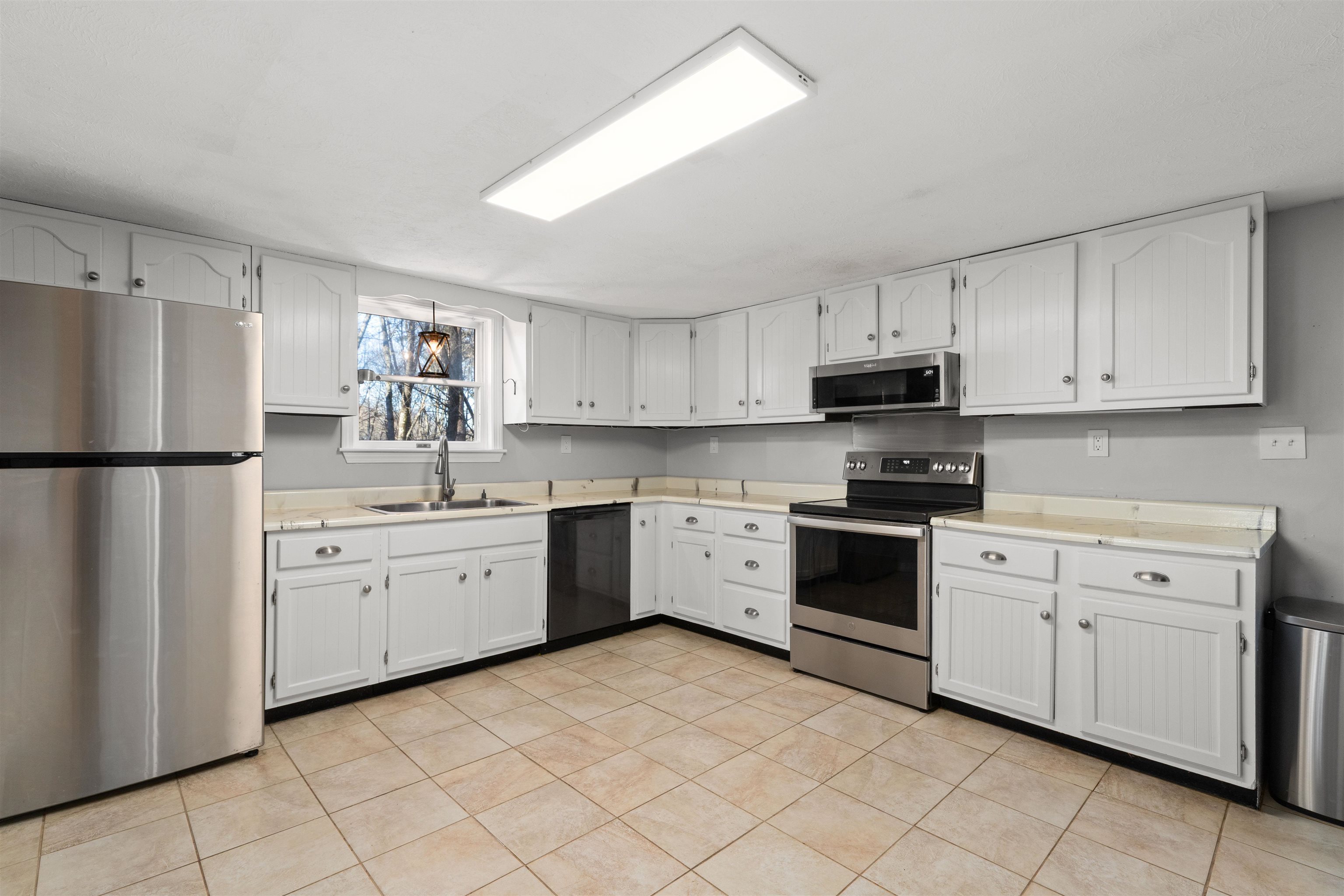 17 Gordon Ave, Pelham, NH 03076