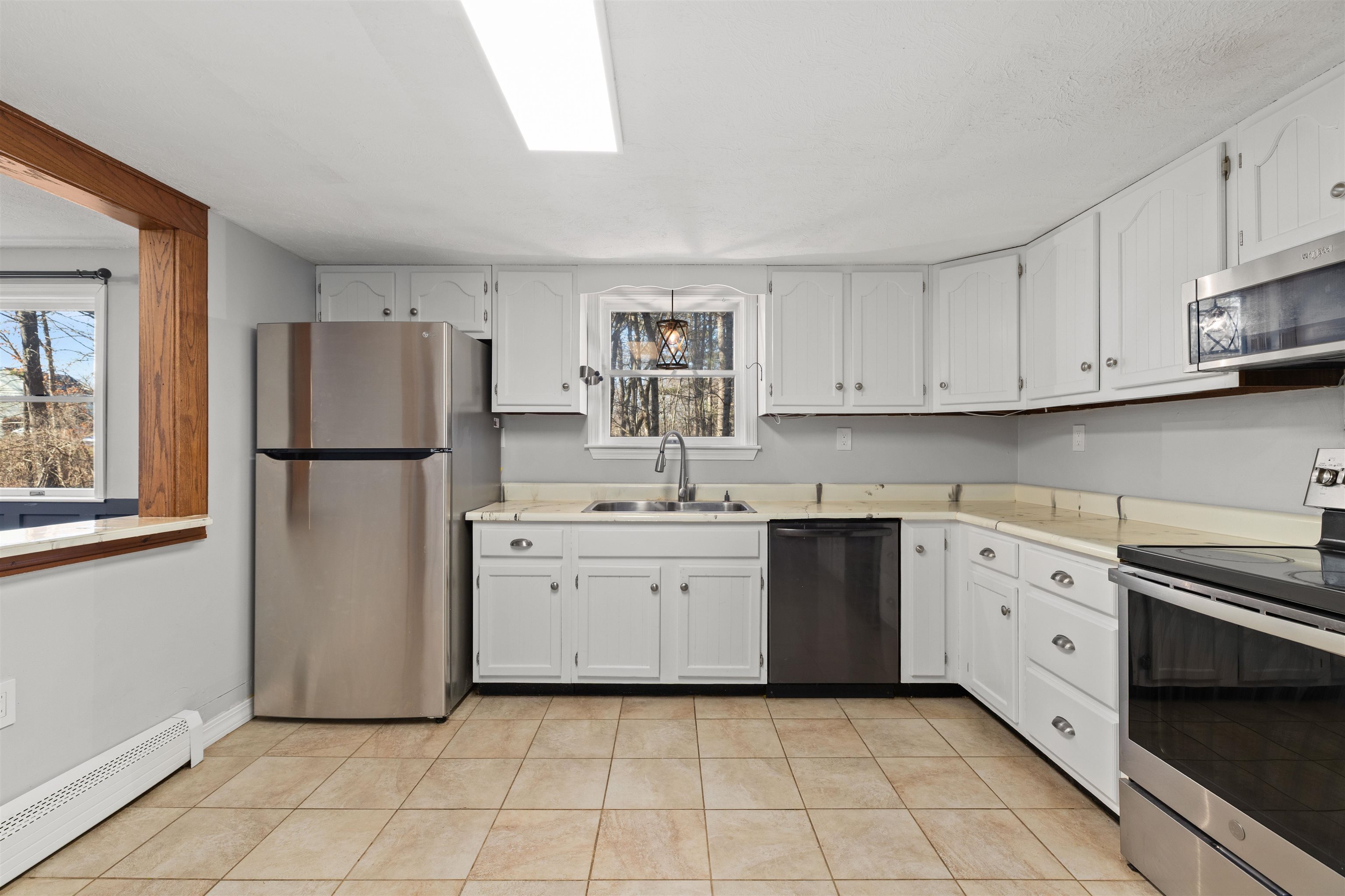 17 Gordon Ave, Pelham, NH 03076