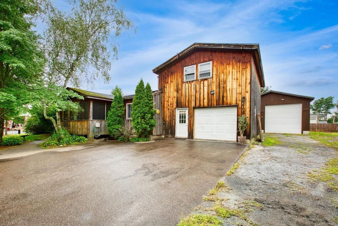 98 Meadow Rd, Milton, VT 05468