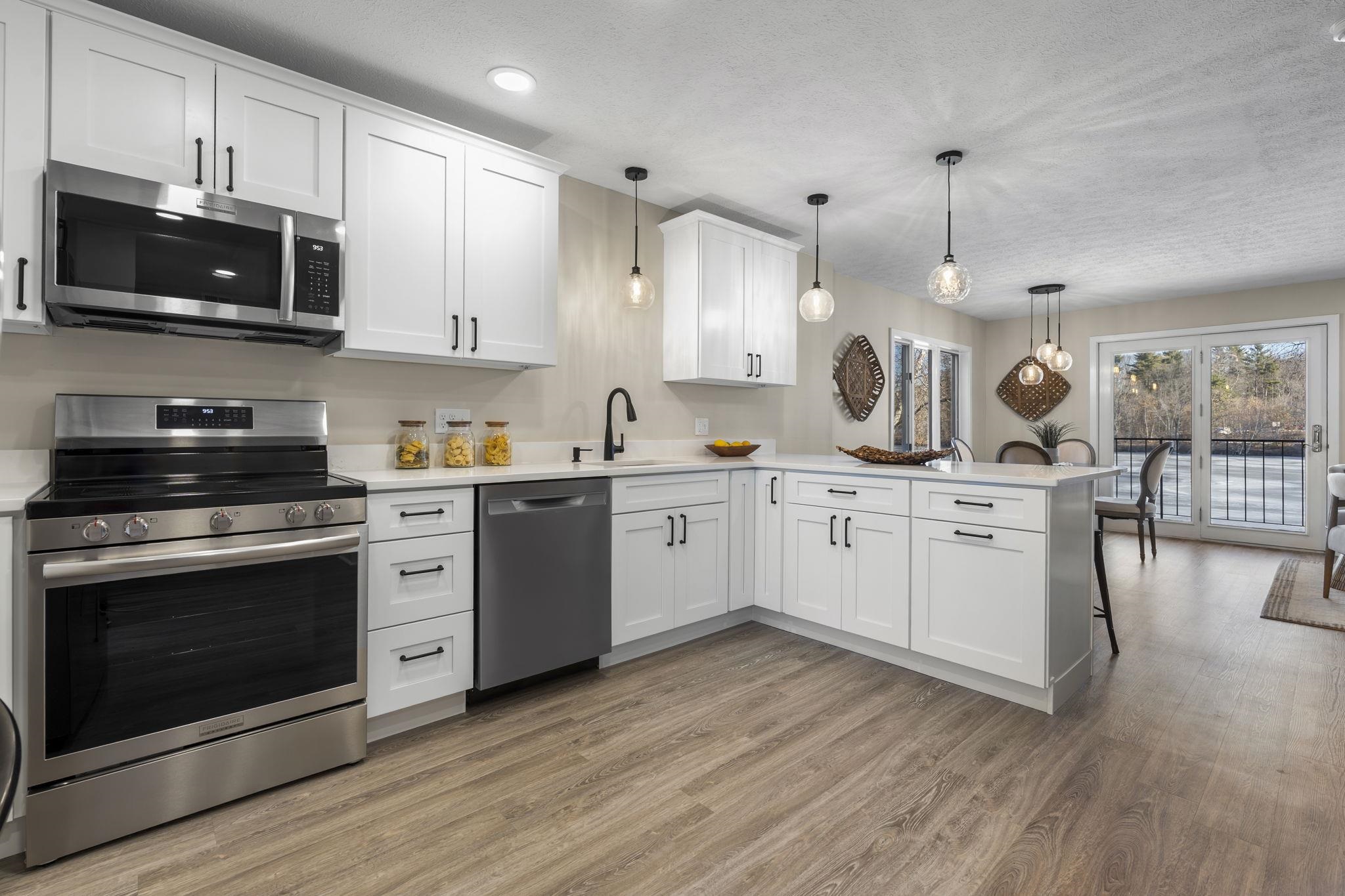 51 River Front Dr, Manchester, NH 03102