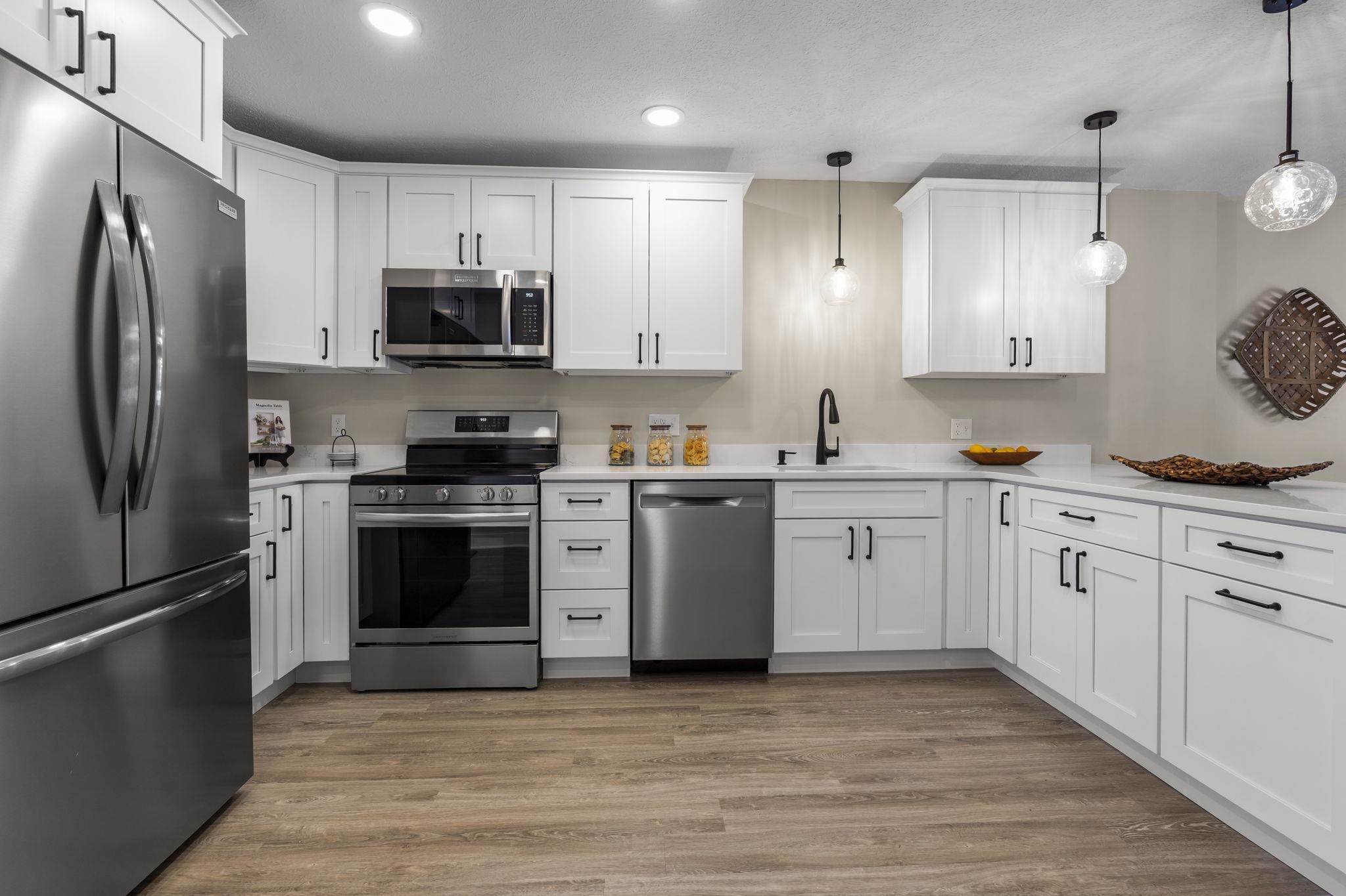 51 River Front Dr, Manchester, NH 03102