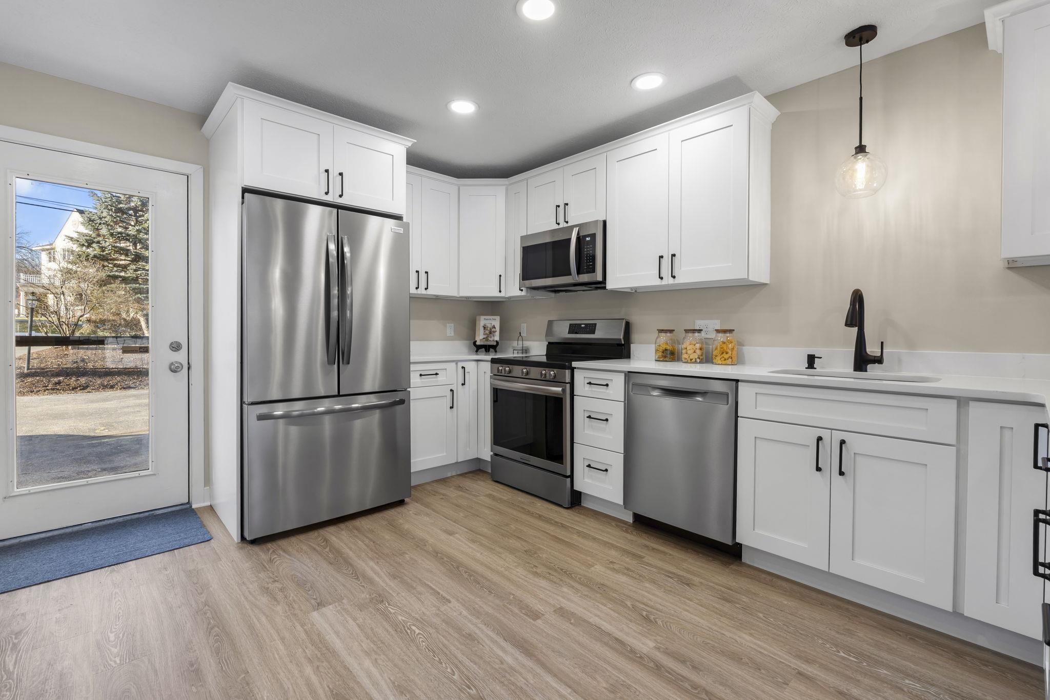 51 River Front Dr, Manchester, NH 03102