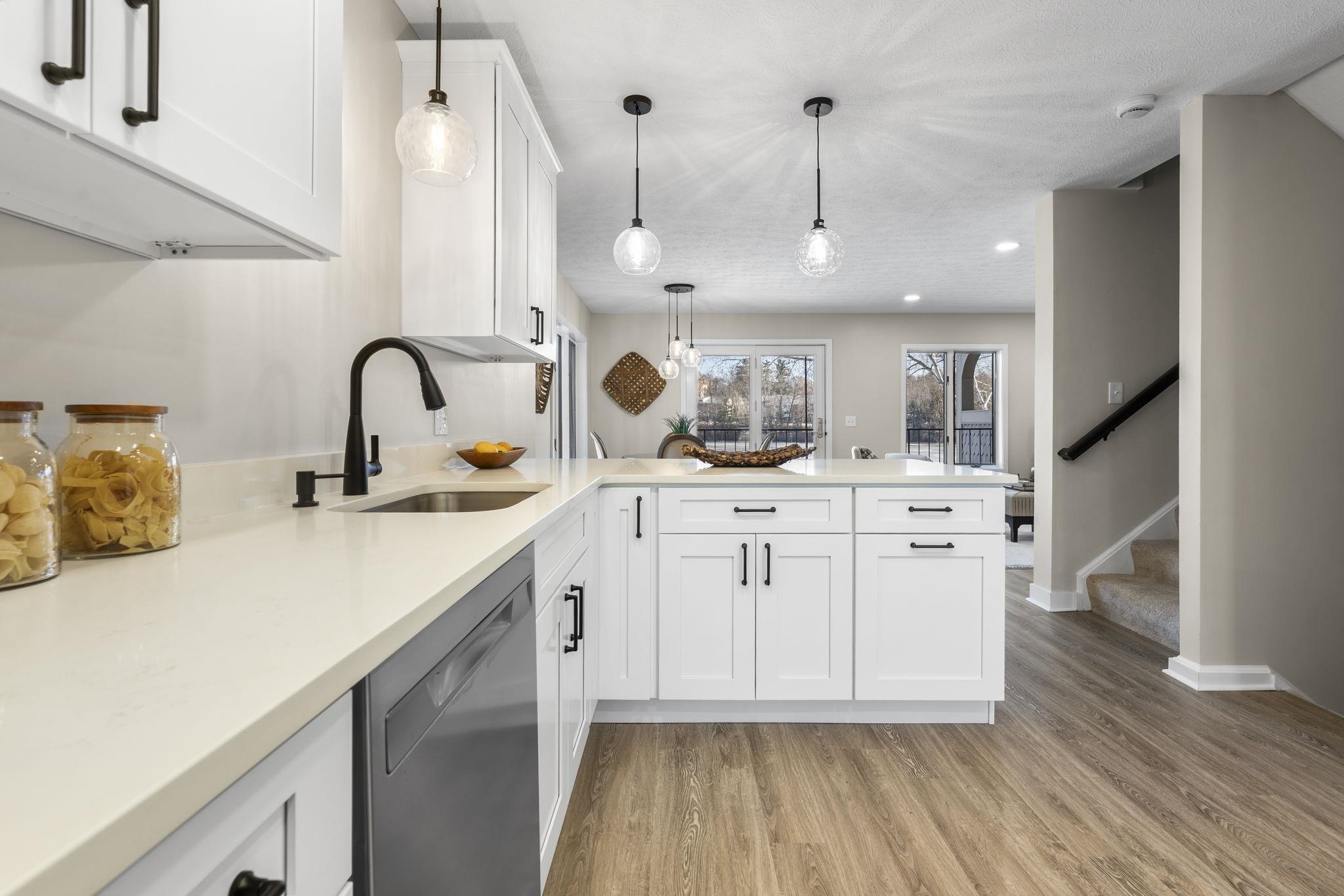 51 River Front Dr, Manchester, NH 03102