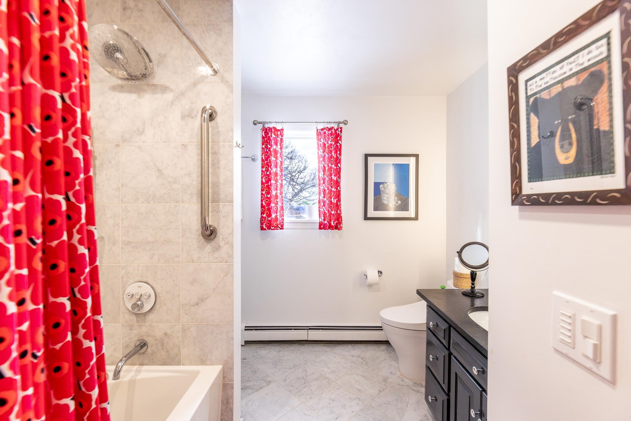 2nd Floor Full Bathroom