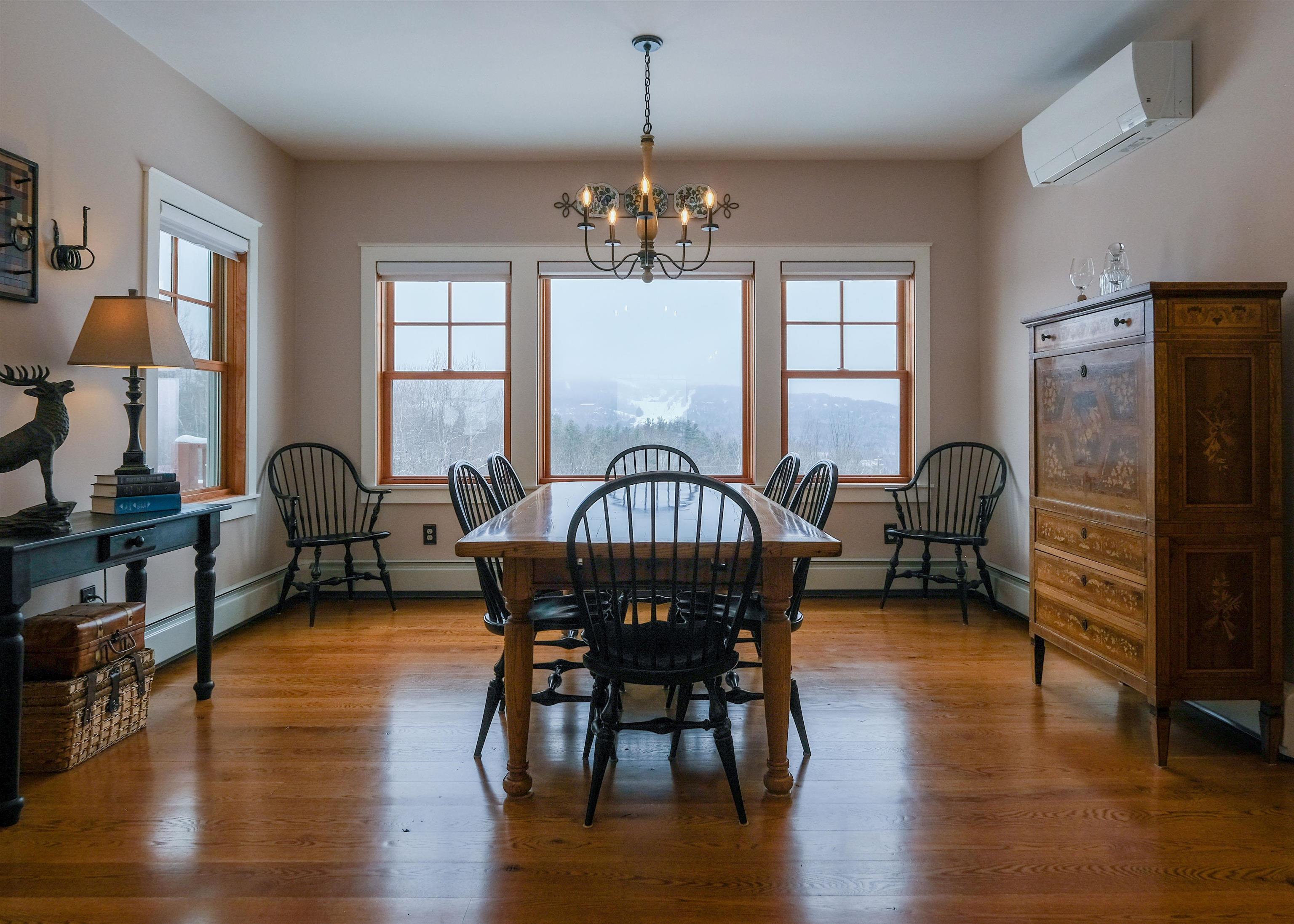 Dining with a view 24601796