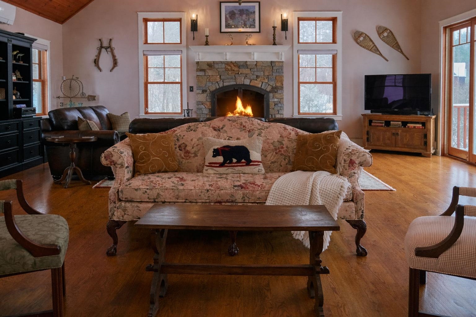 The great room 24601798